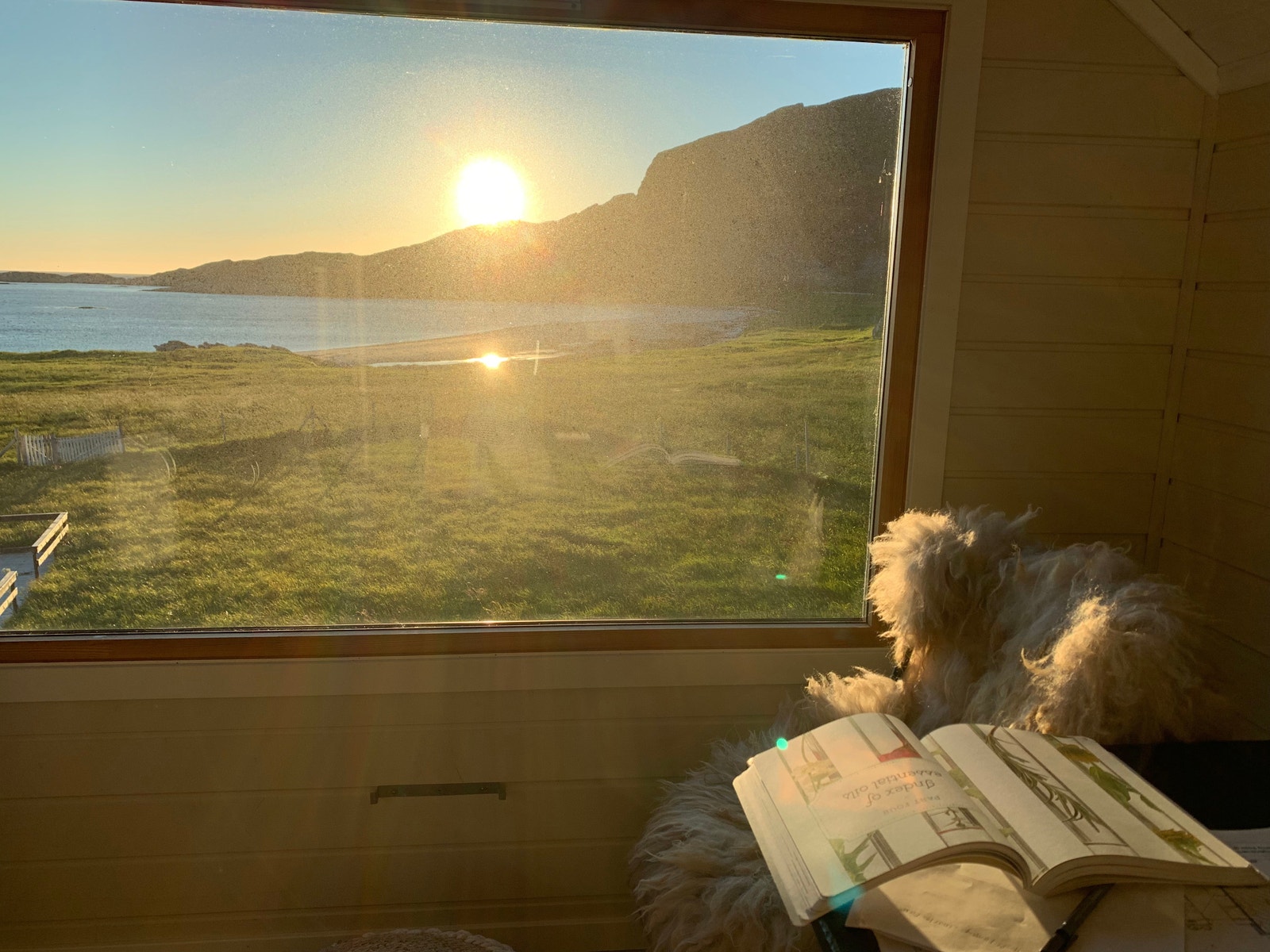 Midnattsol fra leilighet over garasje Galleribilde