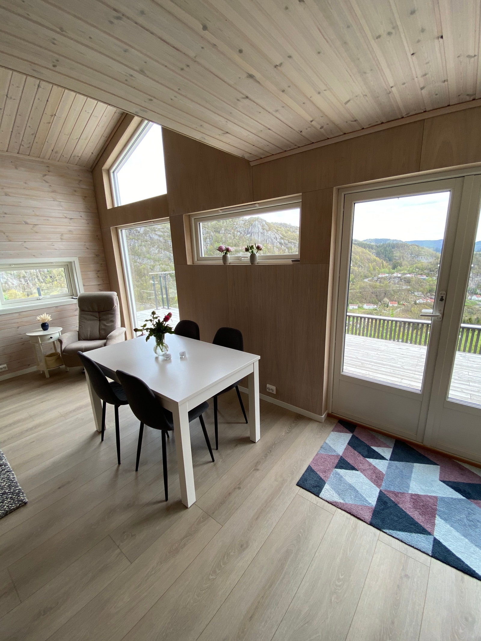 Spisebord med klaff i stua Galleribilde