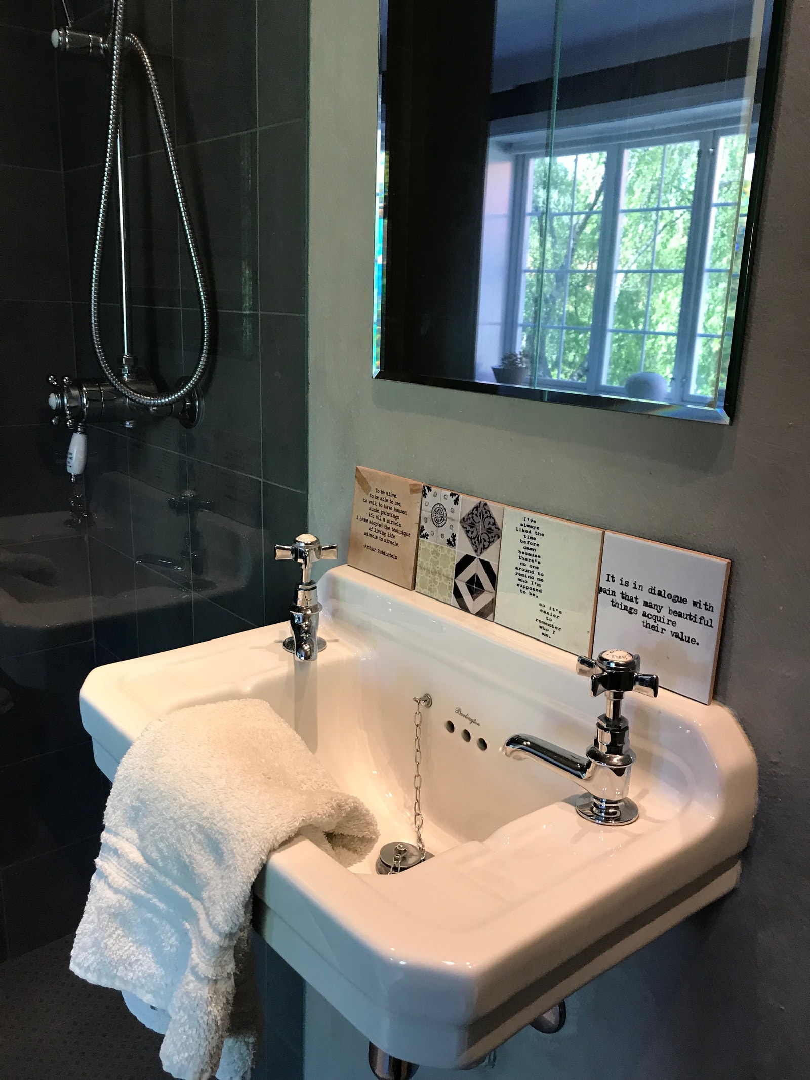 Bad m/wc, vask, dusj Galleribilde