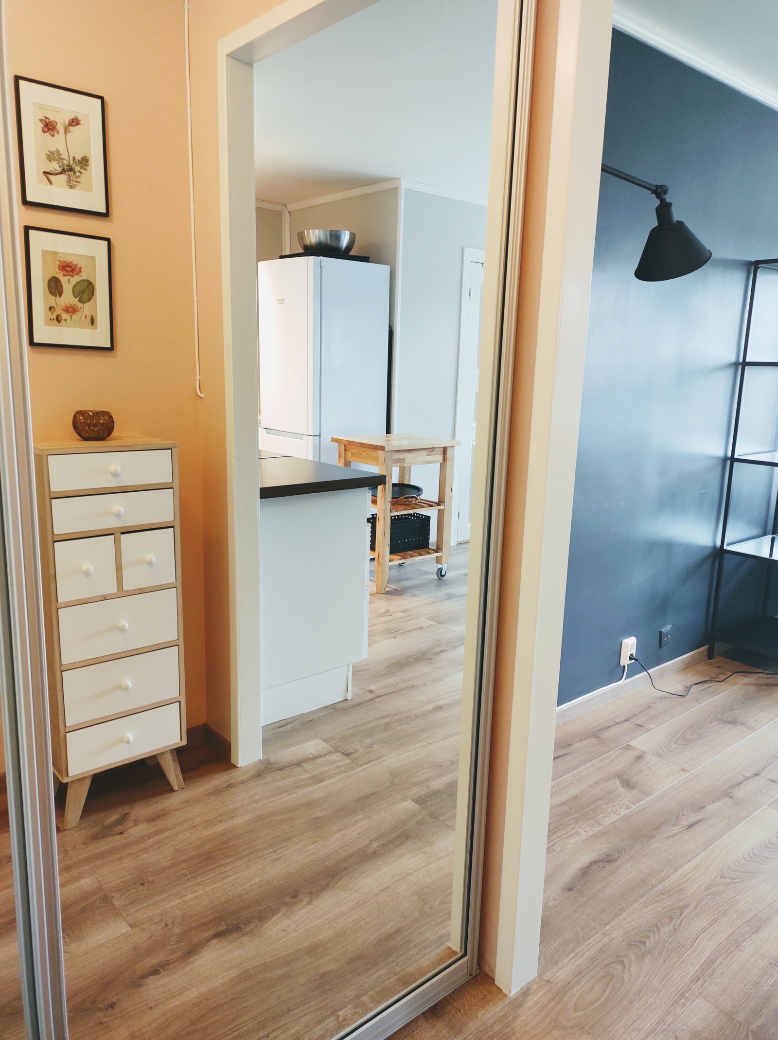 Inngangspartiet har skyvedørsgarderobe med svært god lagringsplass. Galleribilde
