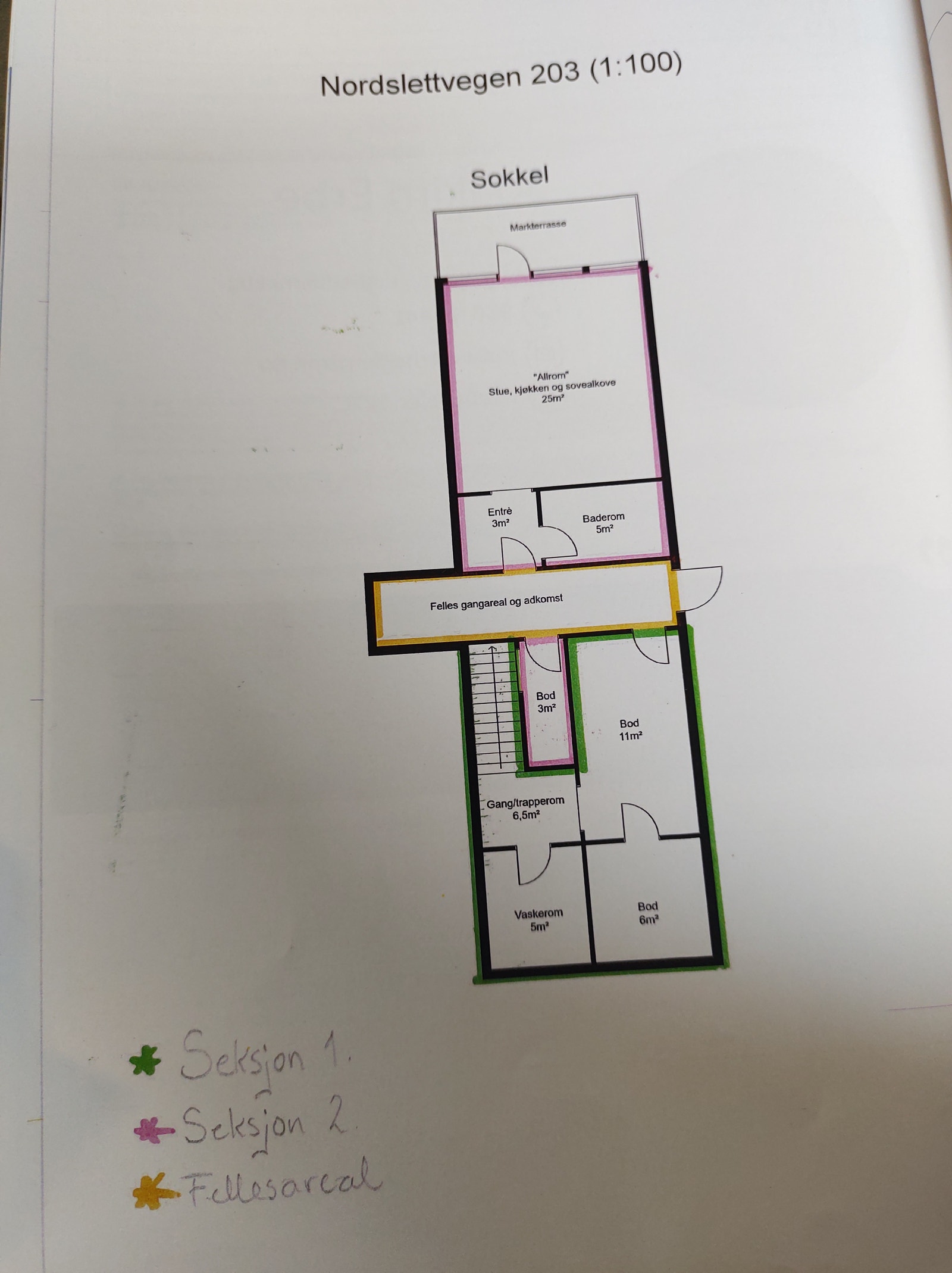 Seksjon 2. Det lille soverommet ble bygd etter at jeg kjøpte leiligheten, så det kommer ikke frem av plantegningen. Galleribilde