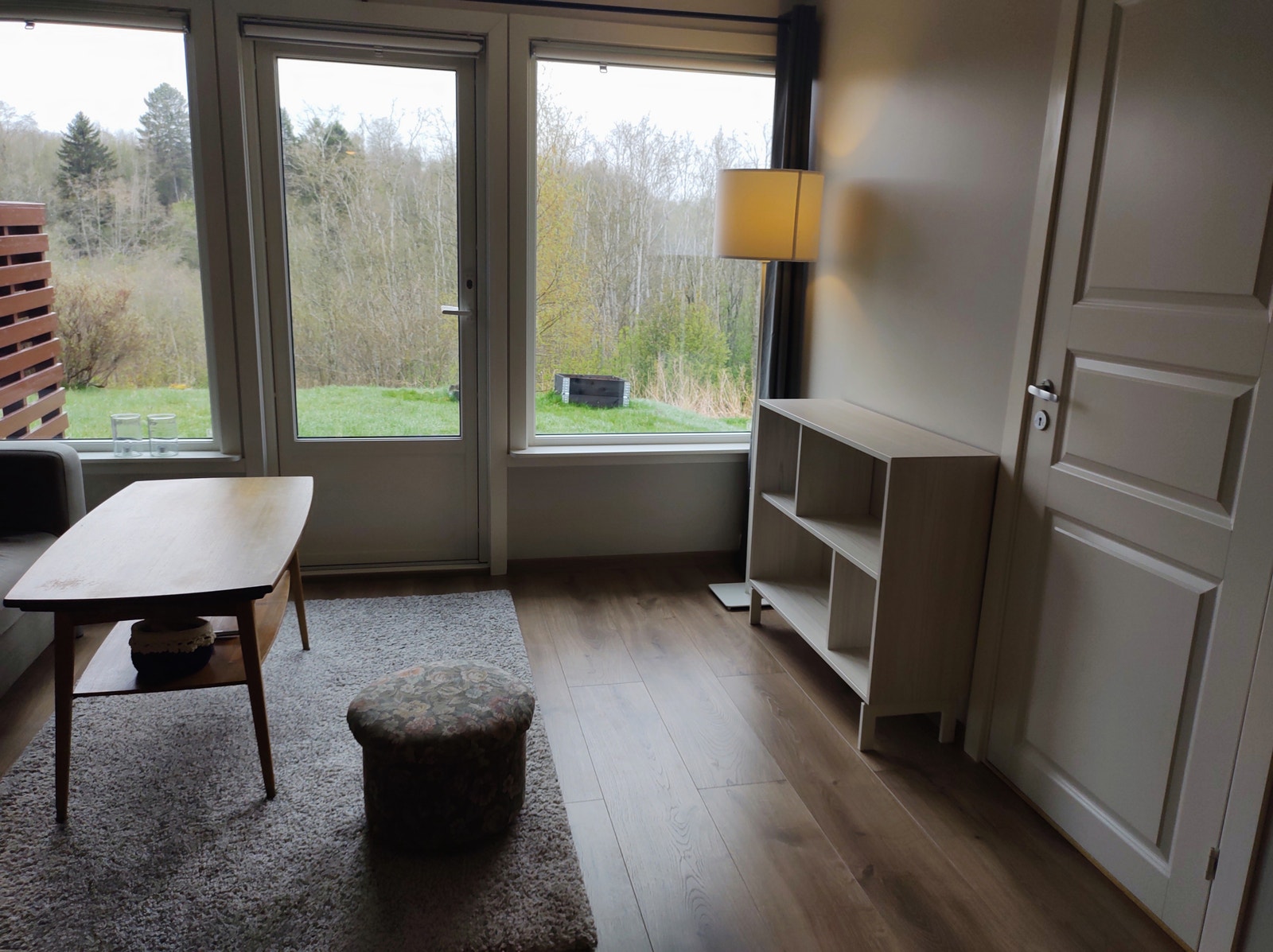 Stuen har TV og det er internett inkludert i leien. Galleribilde