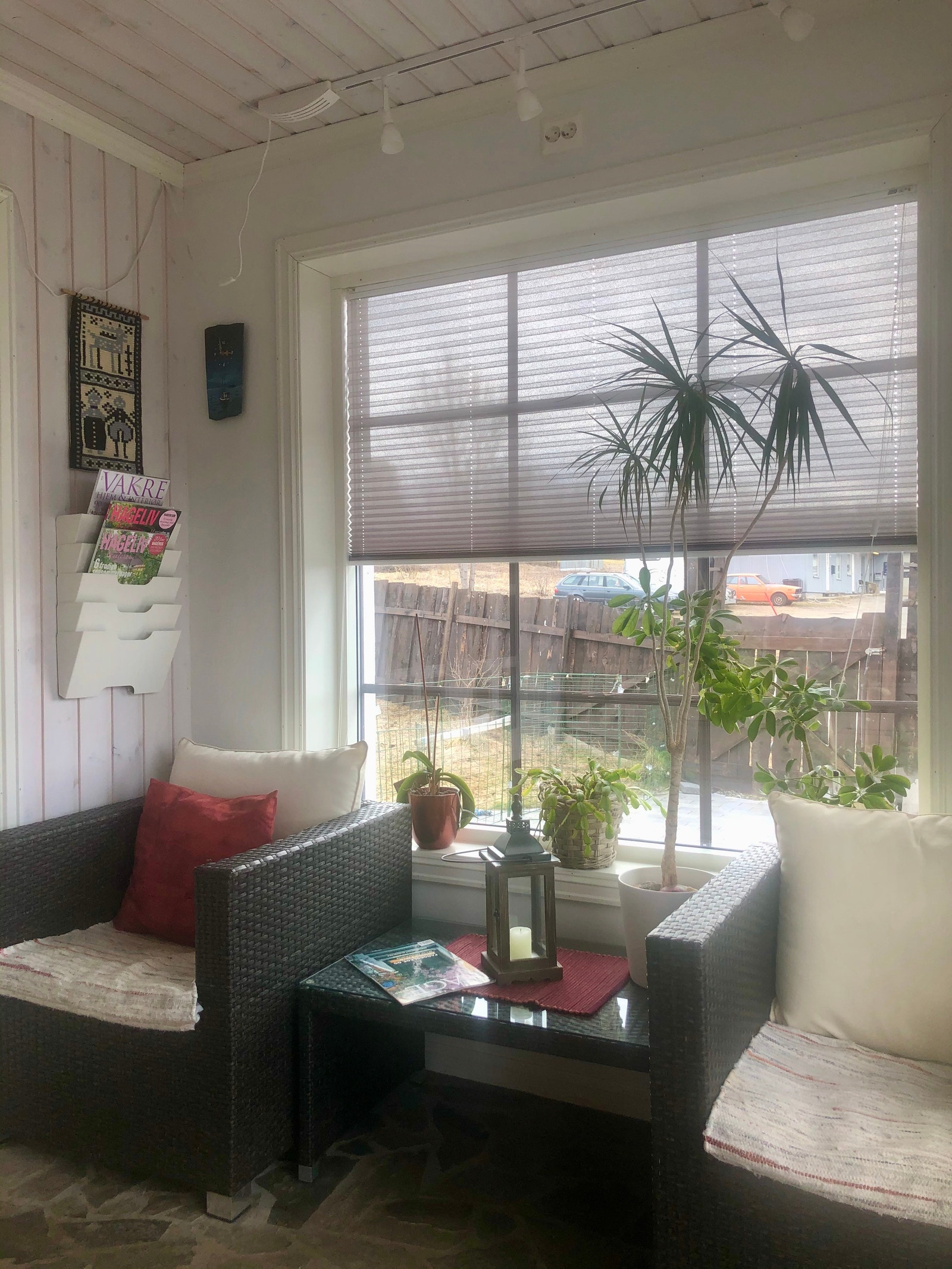 Vinterhagen har Luxaflex gardiner som hindrer sol og innsyn, men som man kan se ut gjennom. Galleribilde