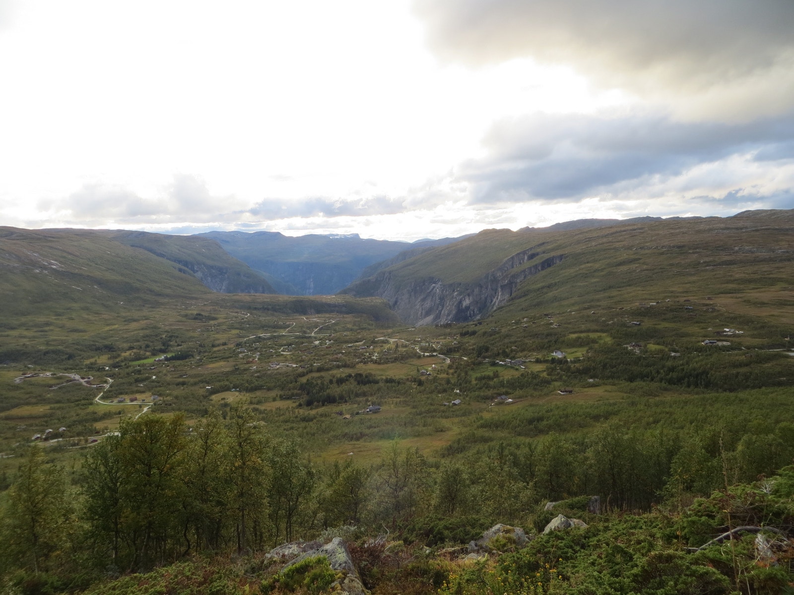 Utsikt over Åstestølen og Måbødalen, tatt fra Lisetlia. Galleribilde