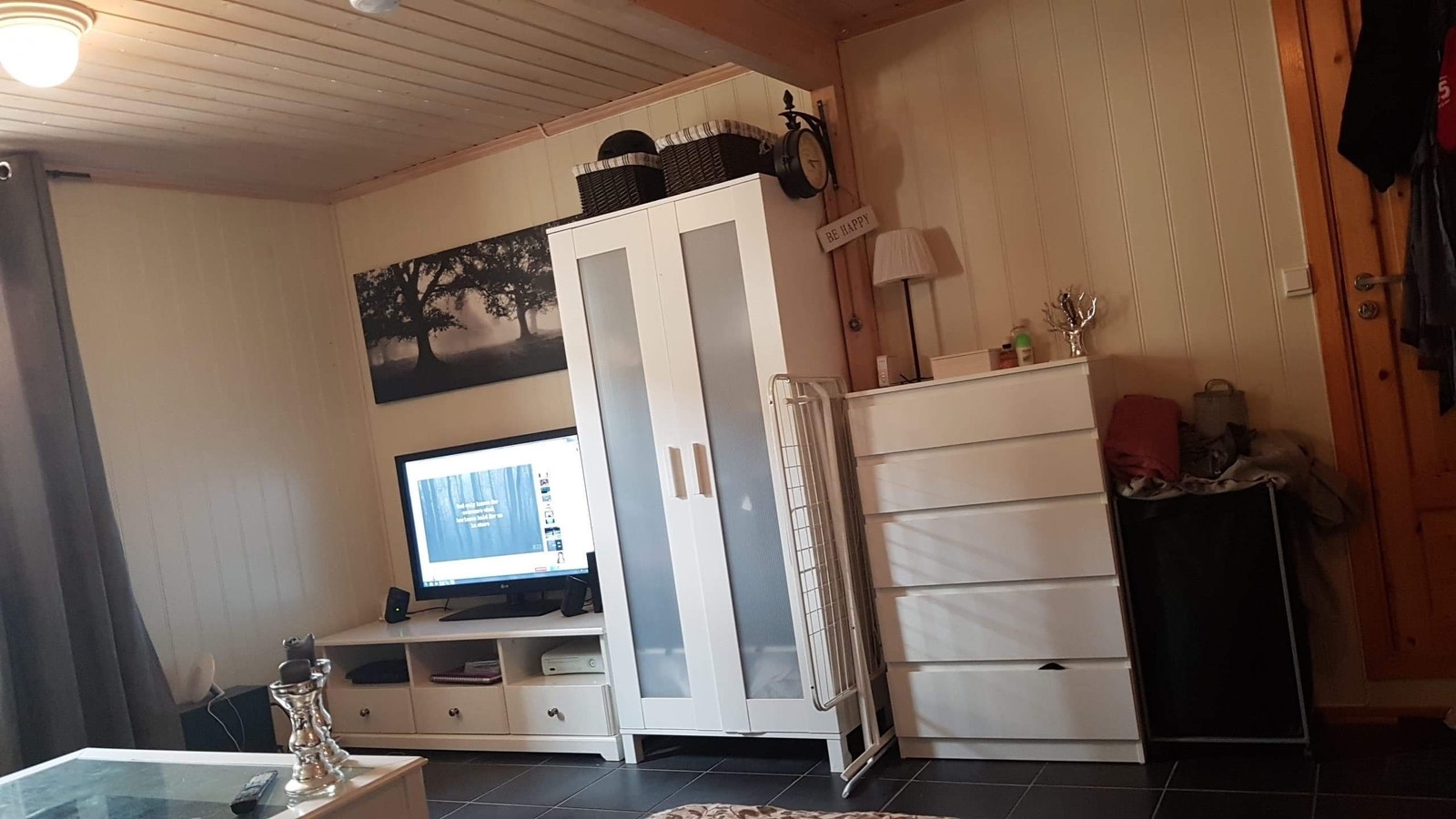 Hybel A - 20m2 i første etasje
5100 kr pr mnd inkl strøm og internett - UTLEID Galleribilde