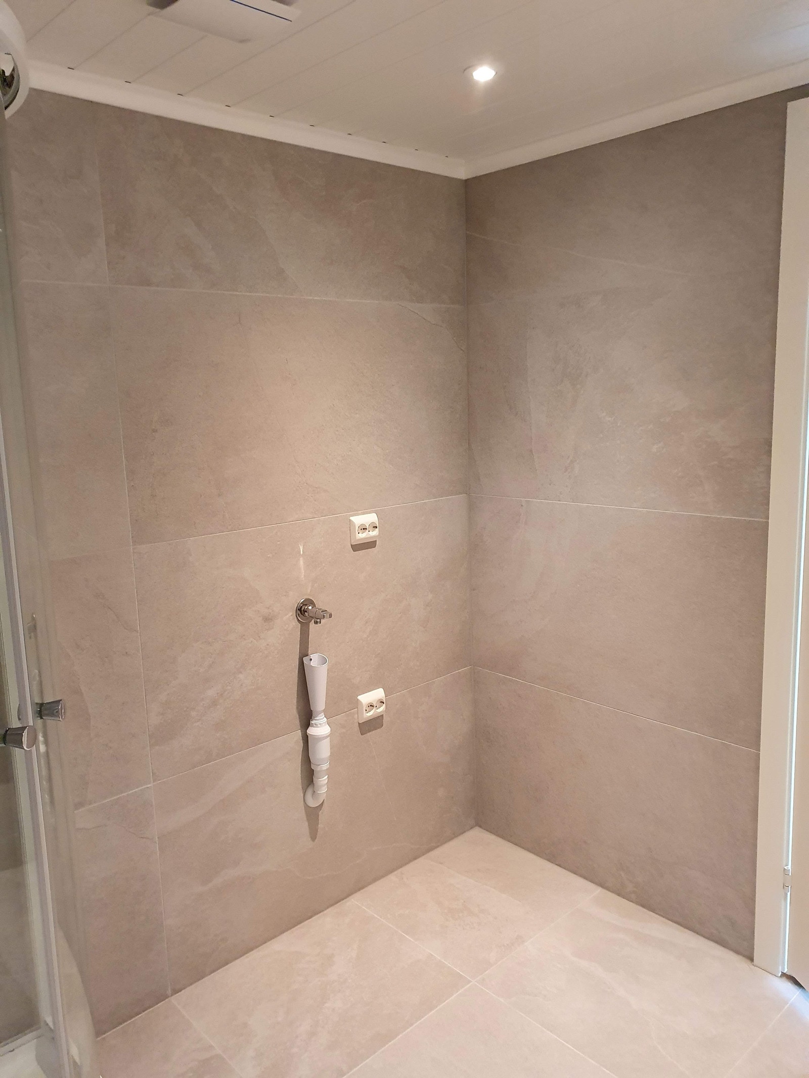 Bad, plass til vaskemaskin Galleribilde