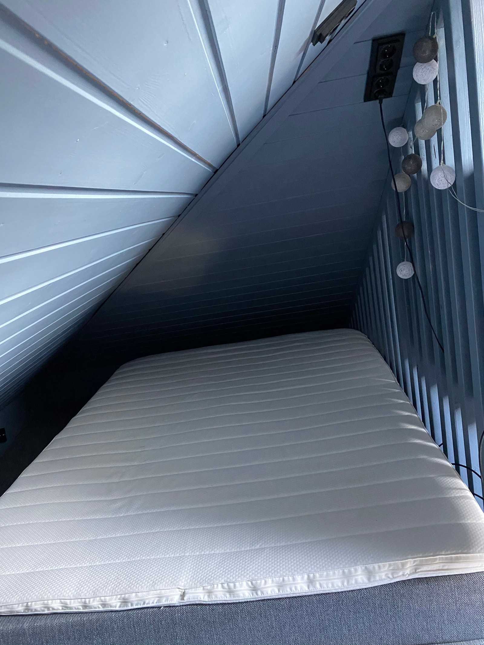 Dobbeltseng i loftstue Galleribilde