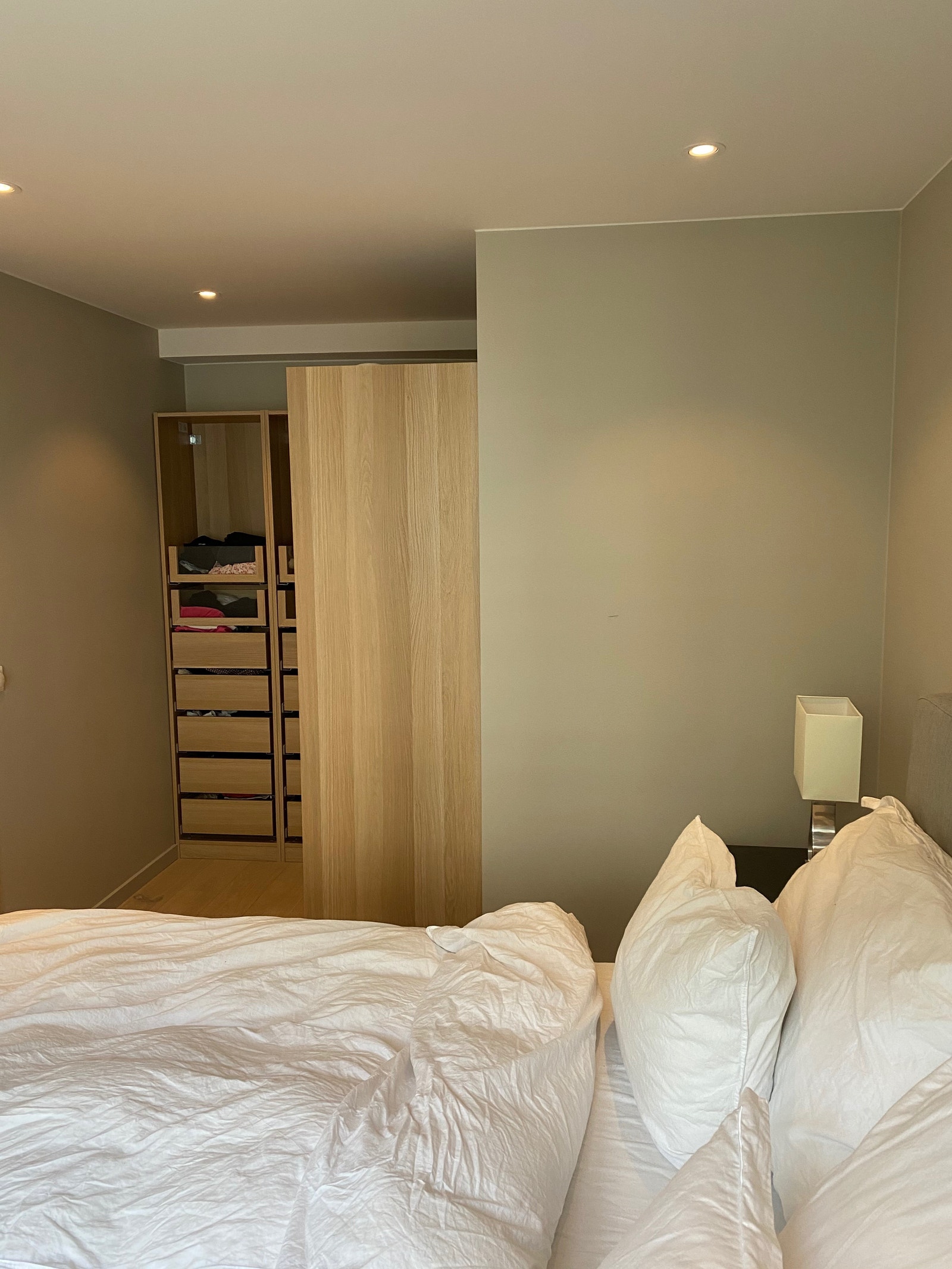 Soverom2: Walk-in closet. Følger med leiligheten. Galleribilde