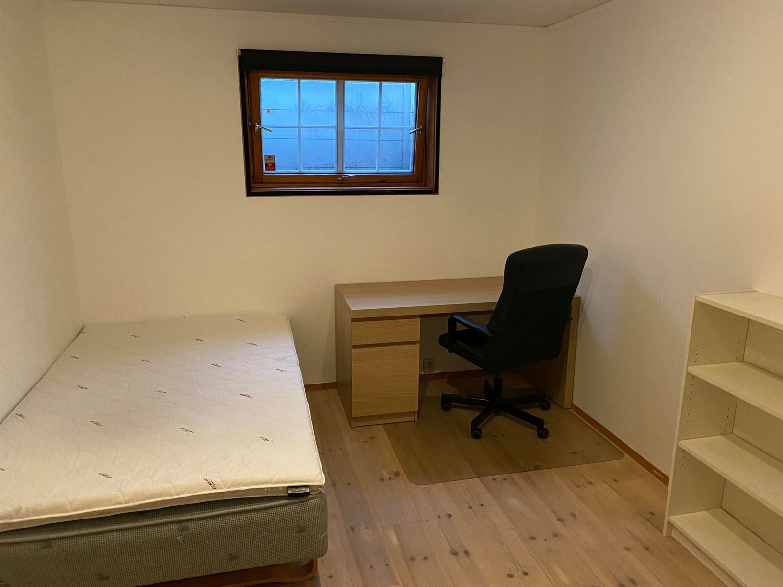 Soverom 12 kvm Galleribilde