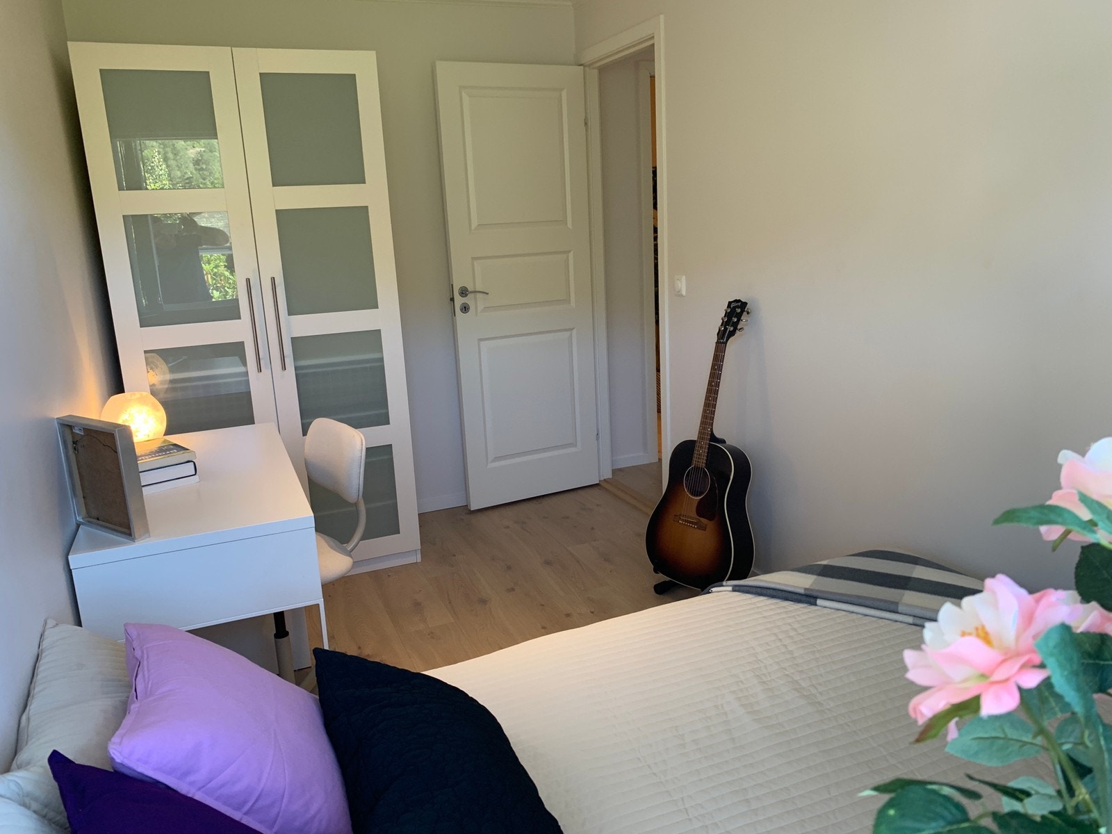 Rom 2 (seng 1,40m), ledig juni og juli Galleribilde