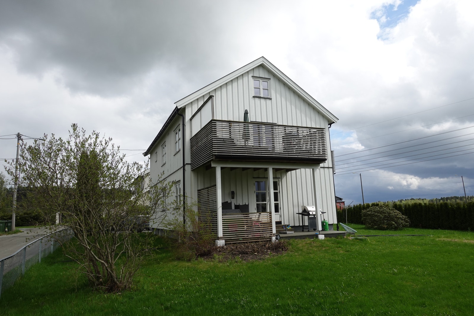 Terrasse med utgang fra stua i første etasje Galleribilde