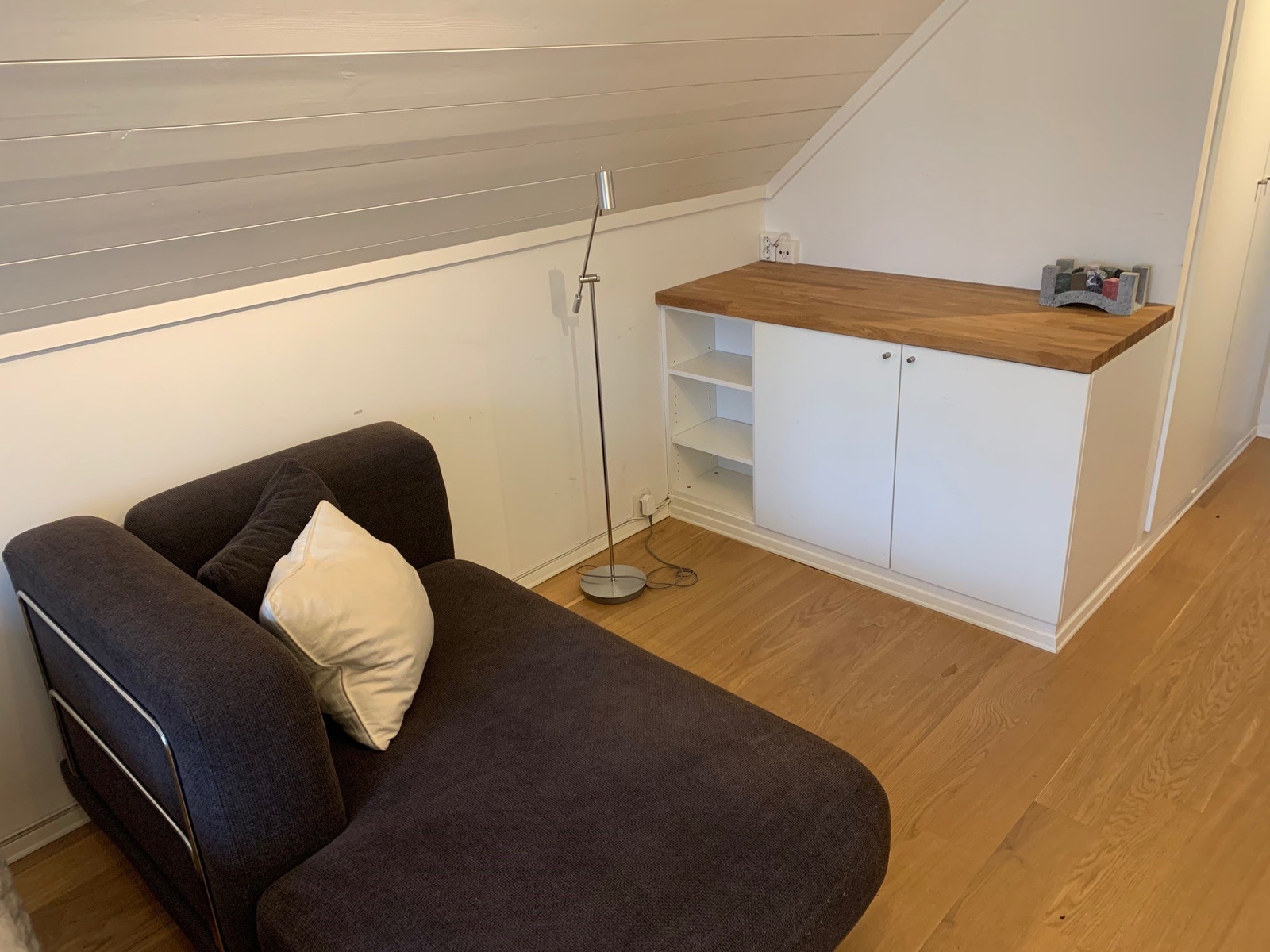Soverom 2 og 3: benkeskap med skuffer Galleribilde