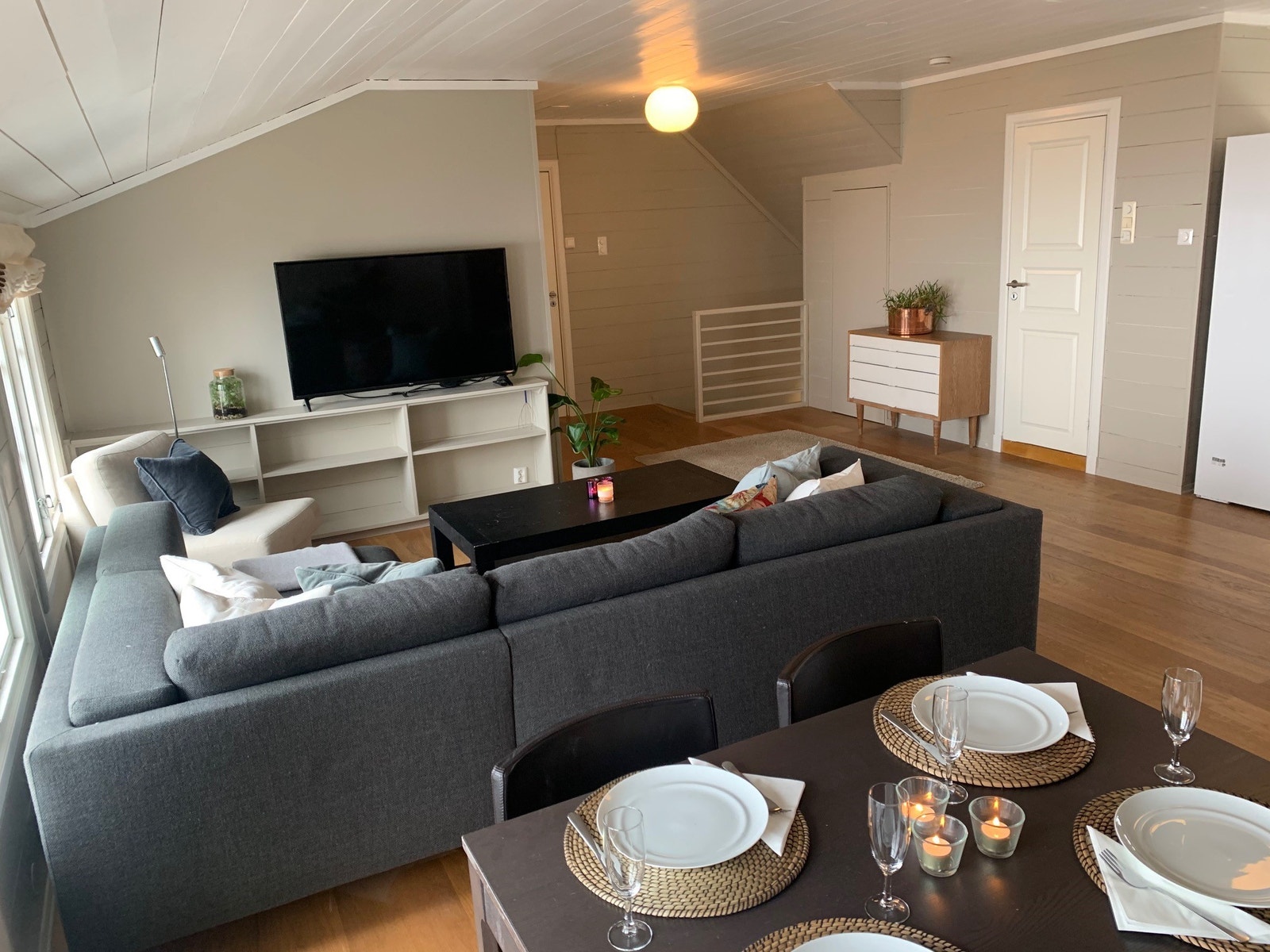 Stuen sett fra spisekroken Galleribilde