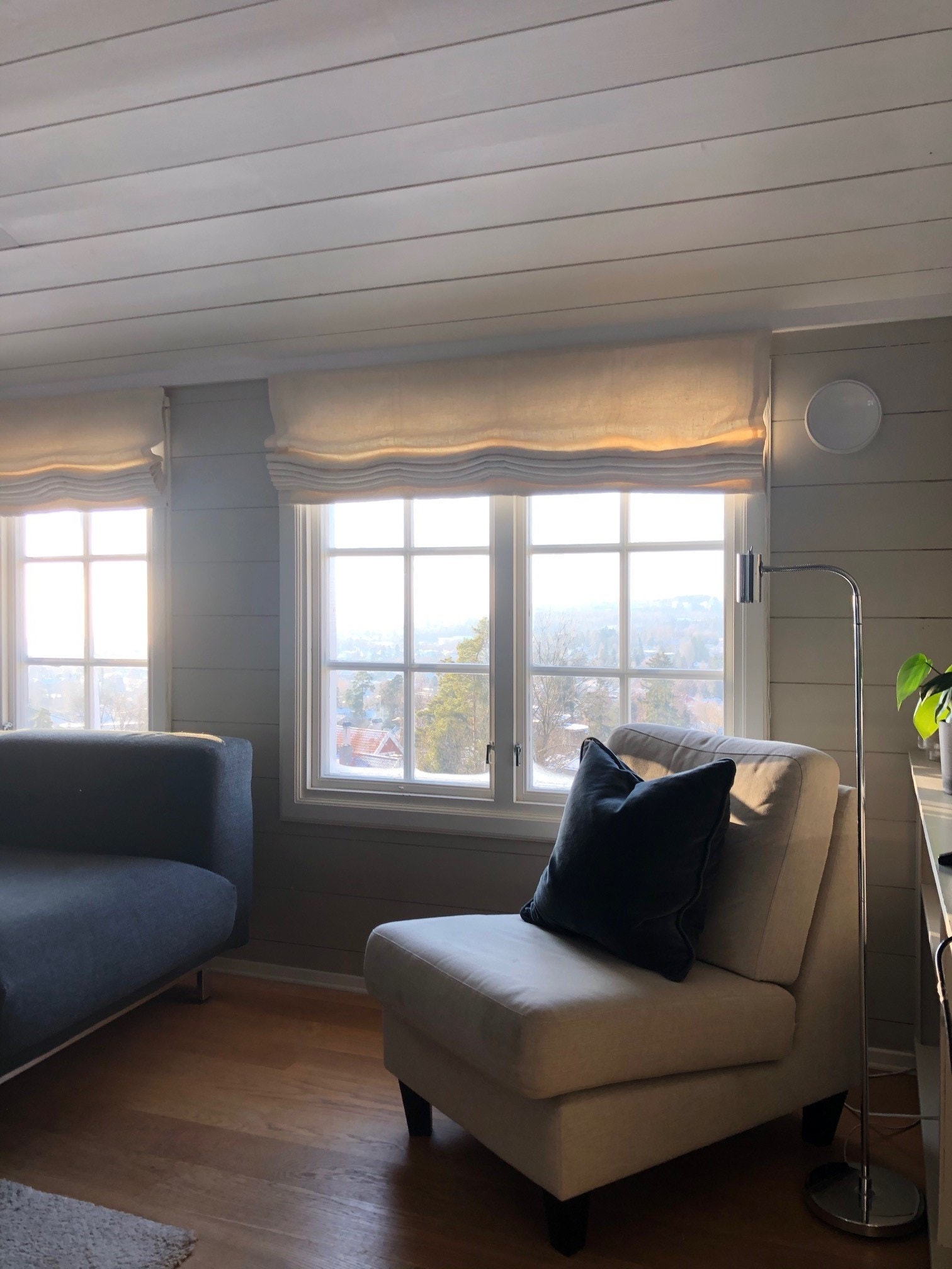 Lesekrok med sjøutsikt Galleribilde
