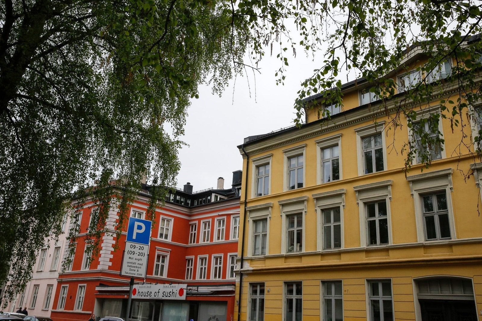 Stue/ kjøkken har utsikt mot Ole Vigs gt (stille) og bakgård (soverom) Galleribilde