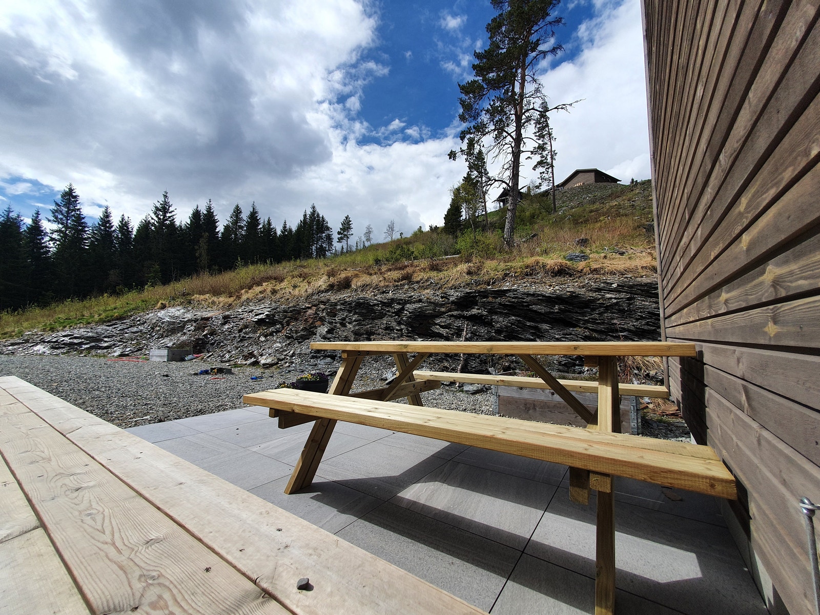 Her kan man spise middag i ettermiddagssolen Galleribilde