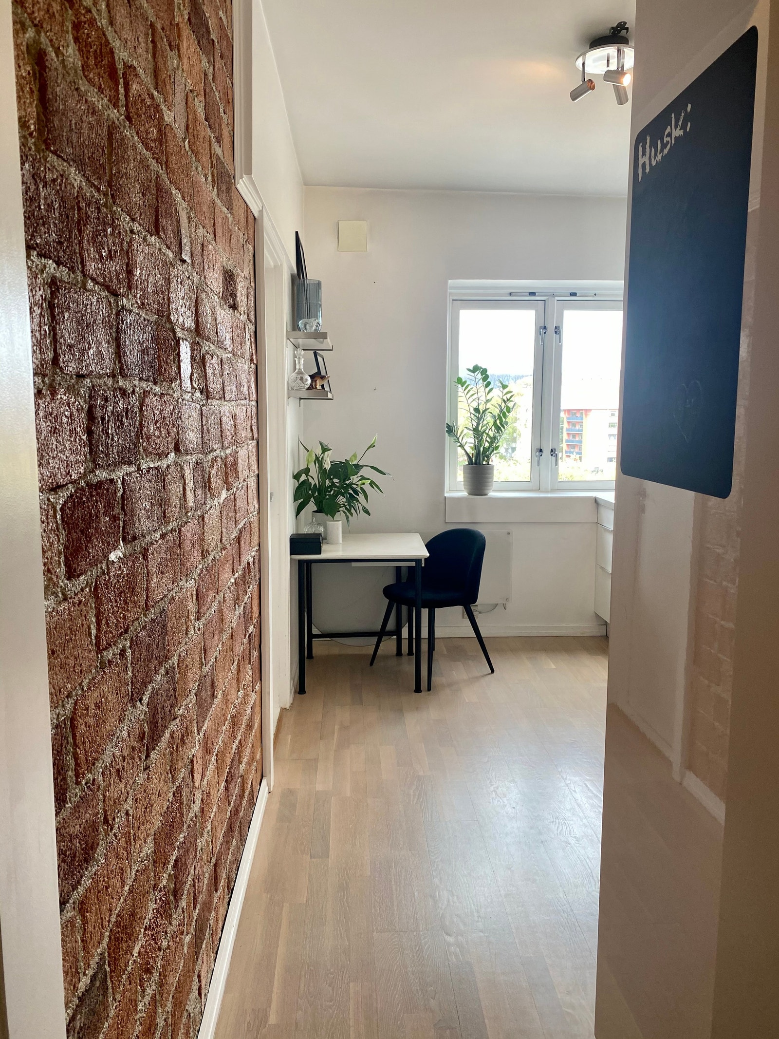 Kjøkken sett fra gangen Galleribilde