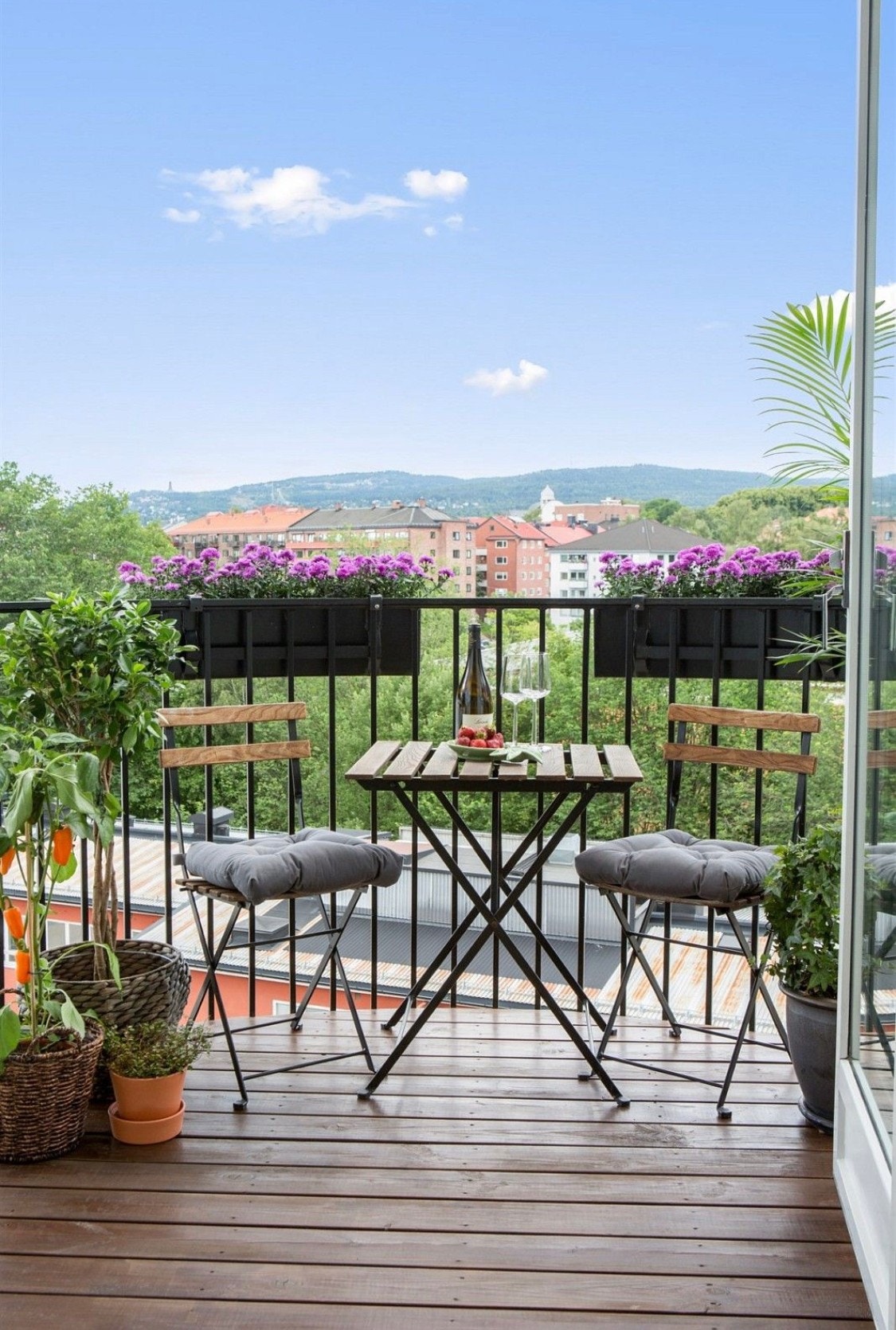 Eldre bilde av balkongen for å vise utsikt Galleribilde