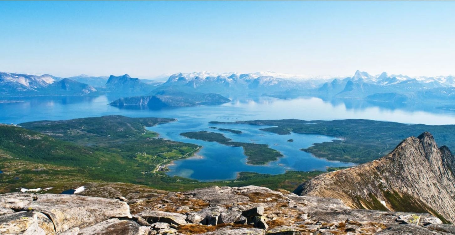 Områdebilde. Topptur til Hatten fra Tortenåsen ved E6. Utsikt mot Tysfjorden Galleribilde