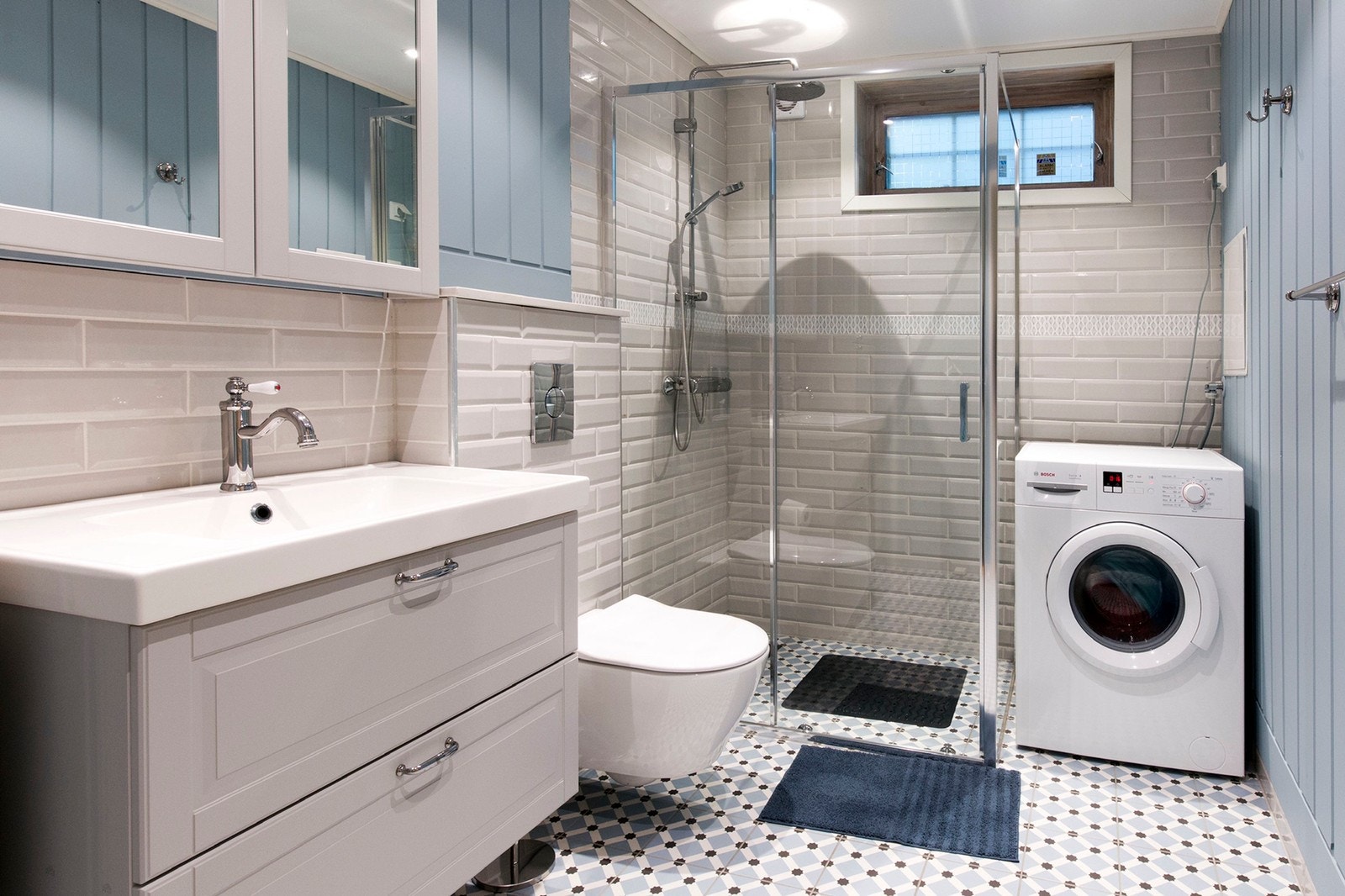 nytt bad med gulvvarme / new bathroom with floor heating Galleribilde