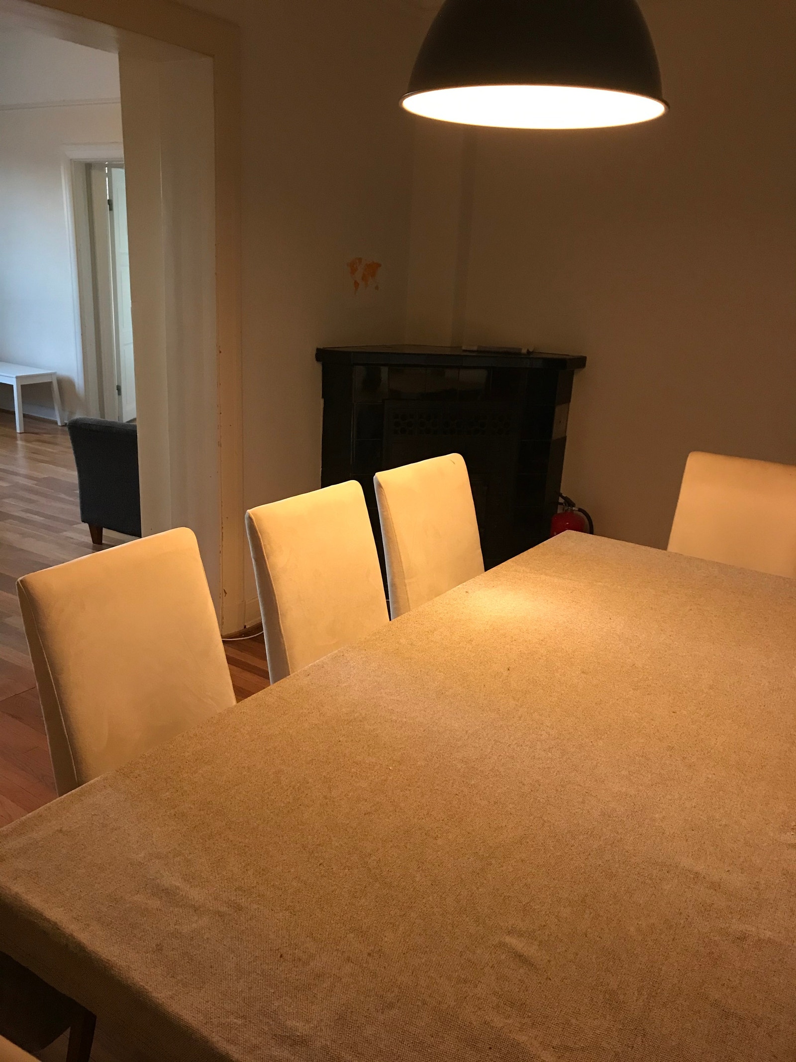 Separat spisestue m/peis Galleribilde