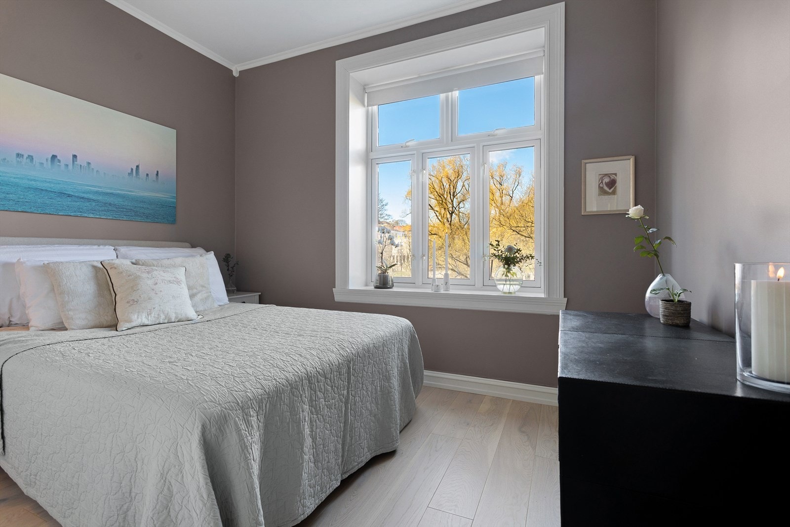 Soverommet er av god størrelse og uten sjenerende innsyn. Galleribilde