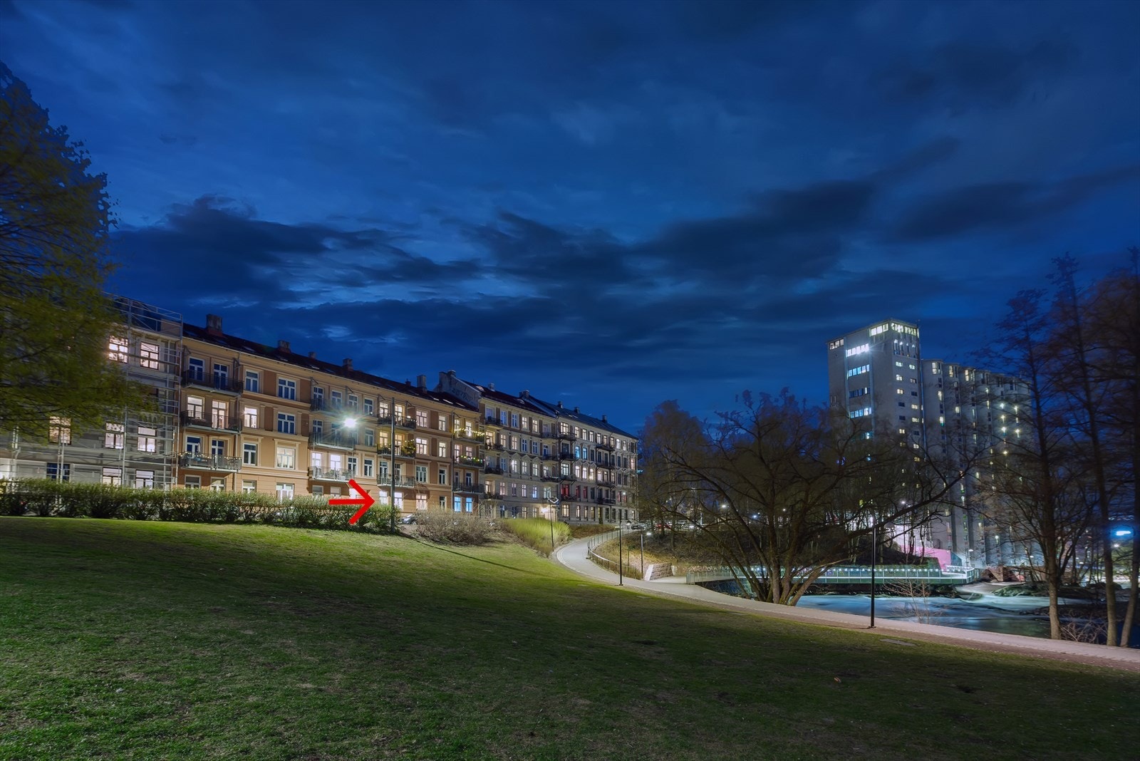 Boligen har en nydelig beliggenhet mot store grøntarealer og Akerselva. Galleribilde