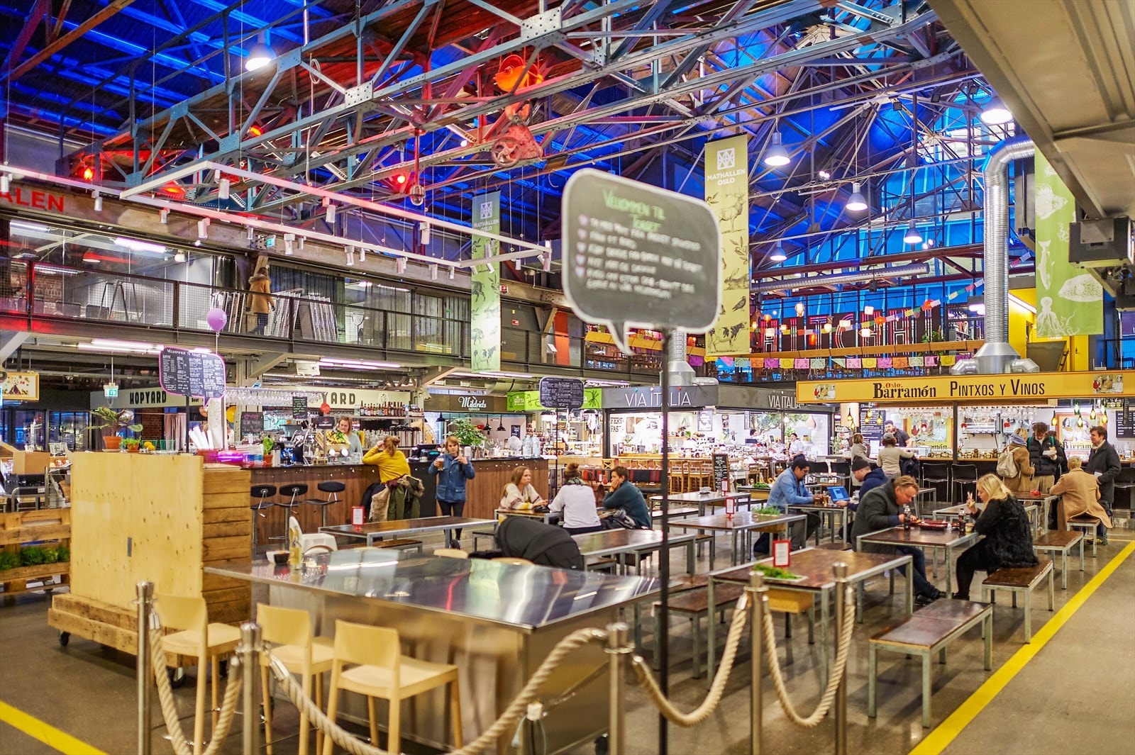 I umiddelbar nærhet finner du Mathallen som har flere delikatesseforretninger. Galleribilde