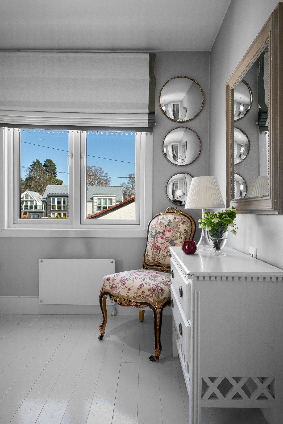 Ett av soverommene ble tidligere benyttet som tv-stue Galleribilde