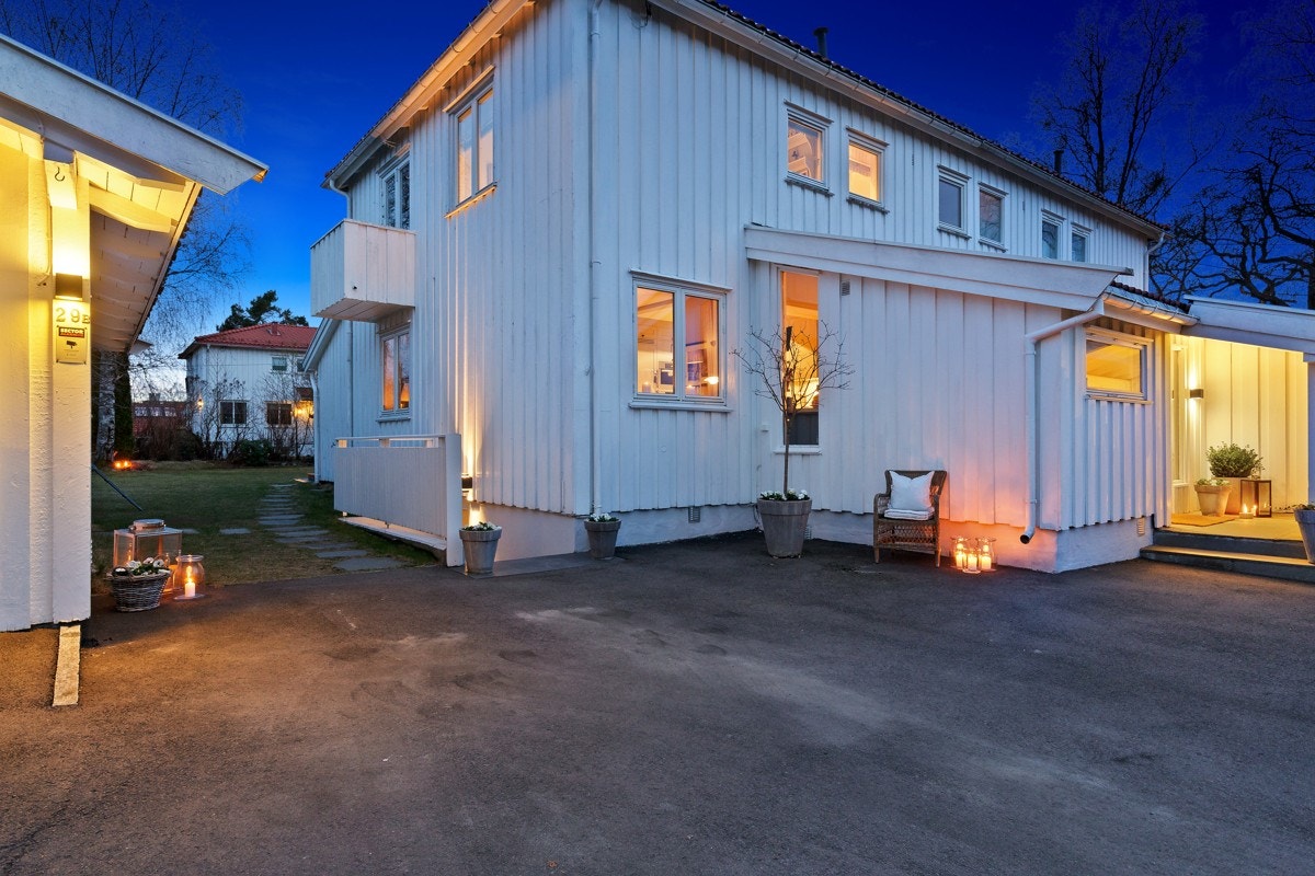 Skjermet og privat inngansparti Galleribilde