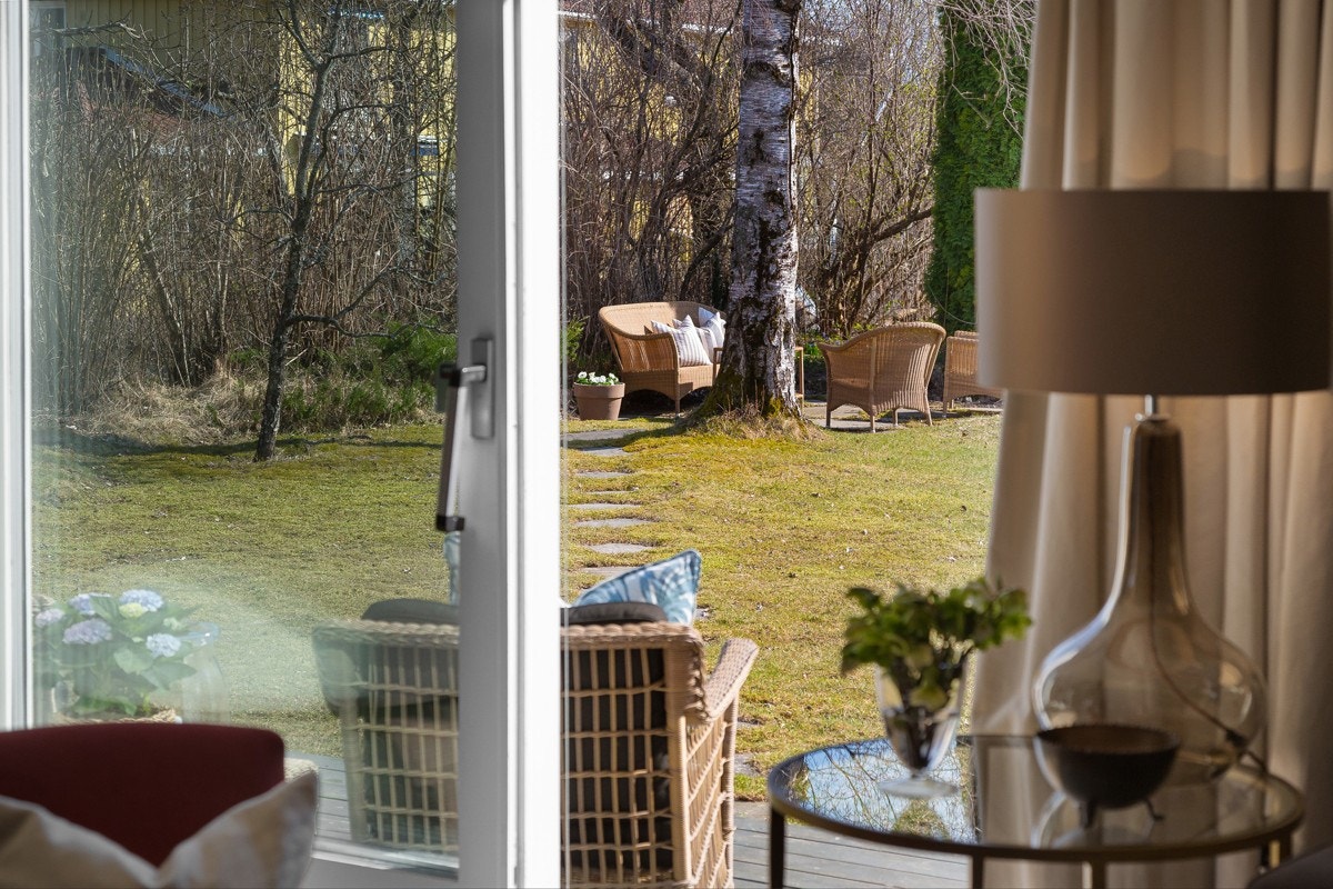 Eneboligfølelse med nydelig usjenert hage Galleribilde