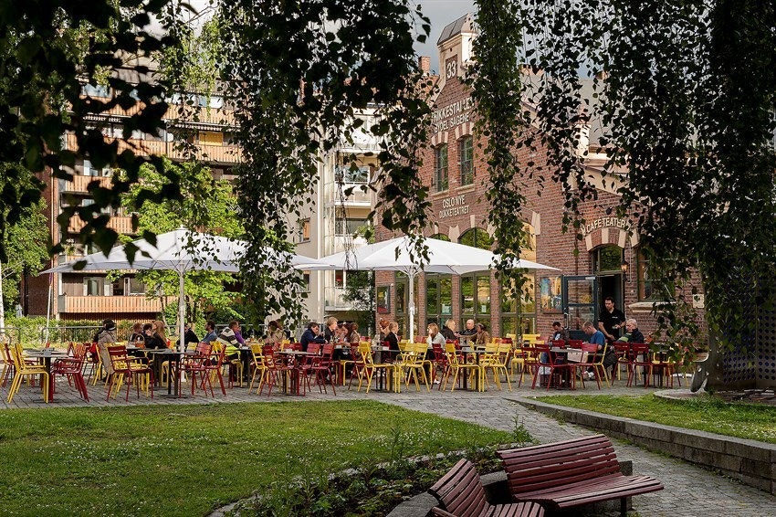 Tidligere huset lokalene Oslo Sporveien med trikkestall og det hele, i dag har Café Teater flyttet inn og har mye godt å servere Galleribilde