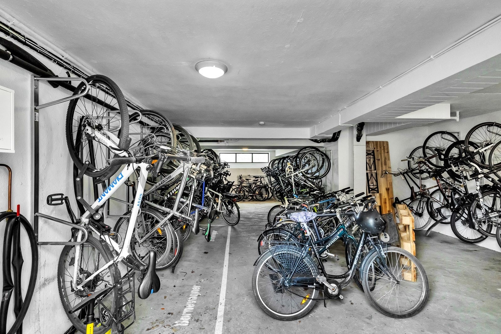 Felles innvendig sykkelbod til disposisjon for borettslagets beboere. Galleribilde