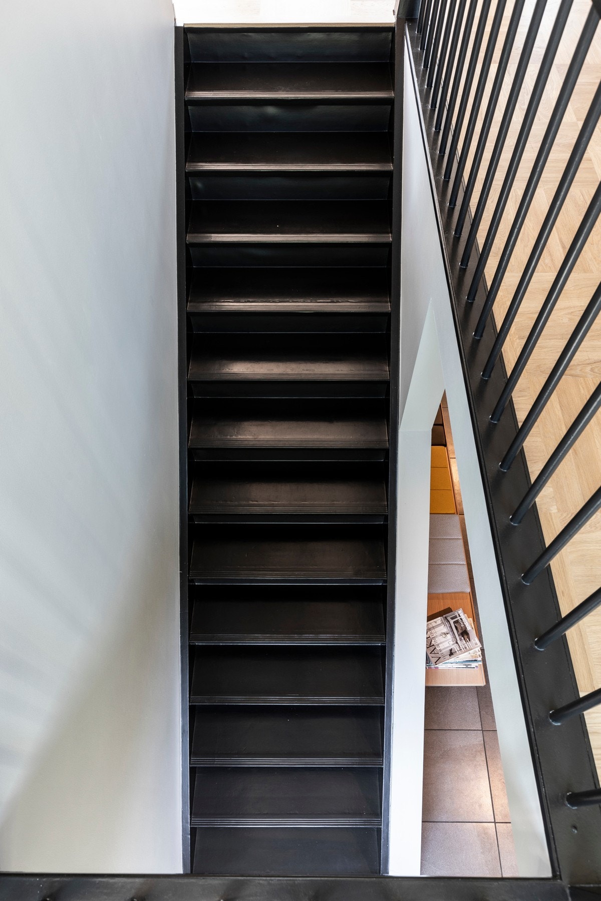 Original trapp opp til 2. etasje og rekkverk fra byggeår 1961. Galleribilde