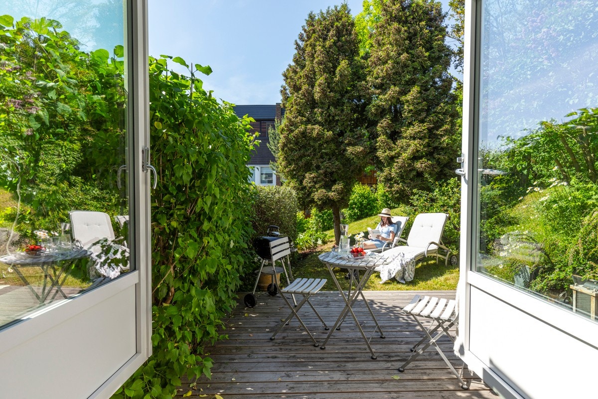 Nyere dobbeldør som kan åpnes helt opp. Galleribilde