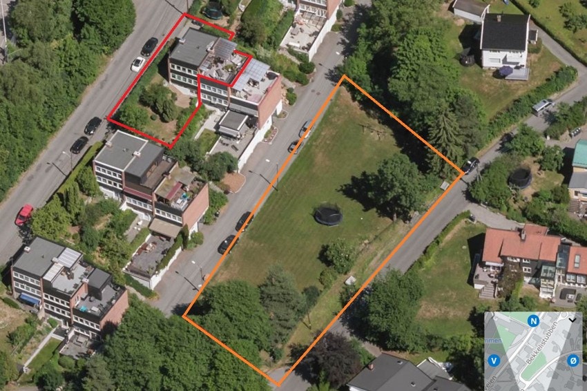 Fugleperspektiv av hus/hage samt fellesareal. Galleribilde