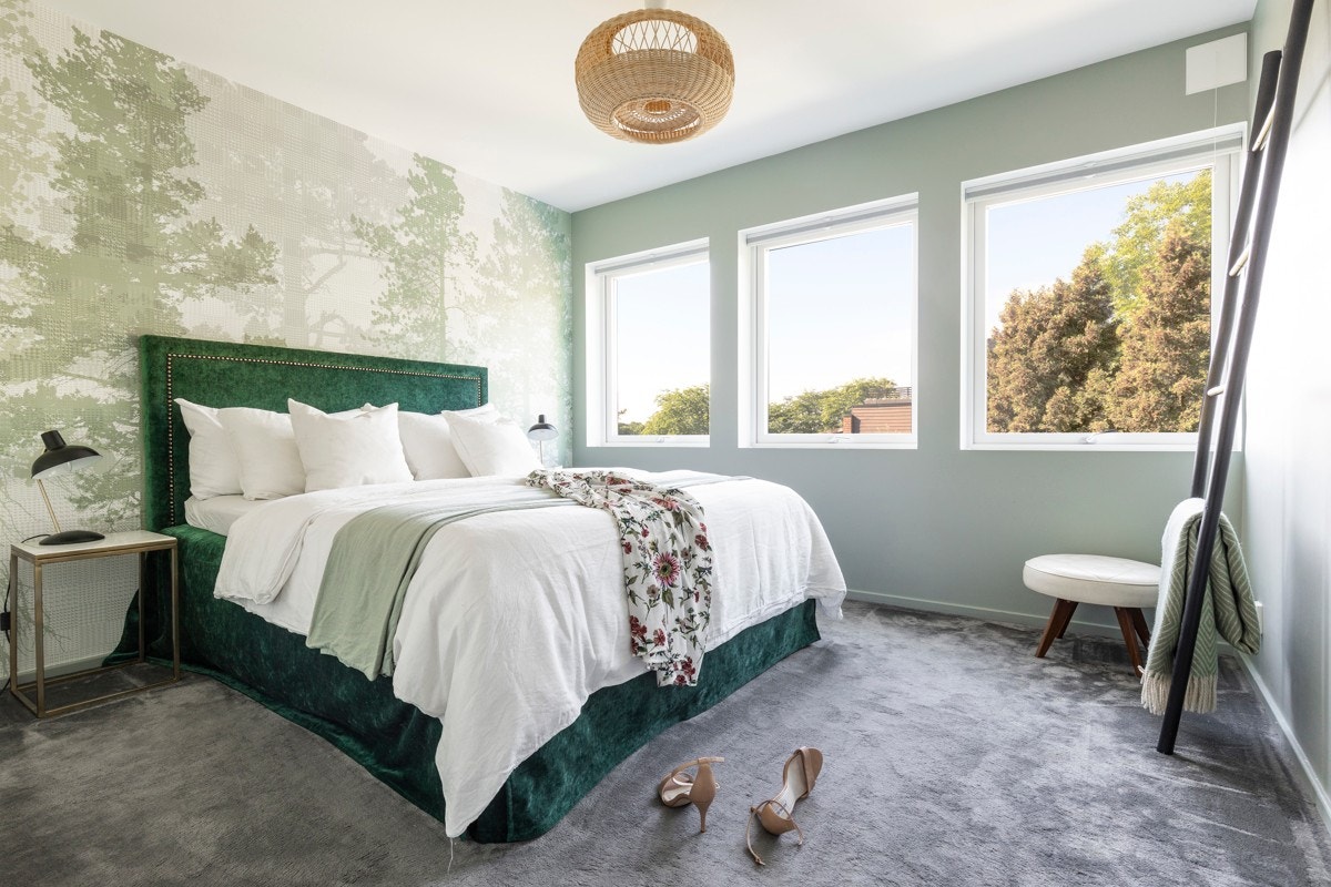 Hovedsoverom med god plass for dobbeltseng og nattbord. Galleribilde