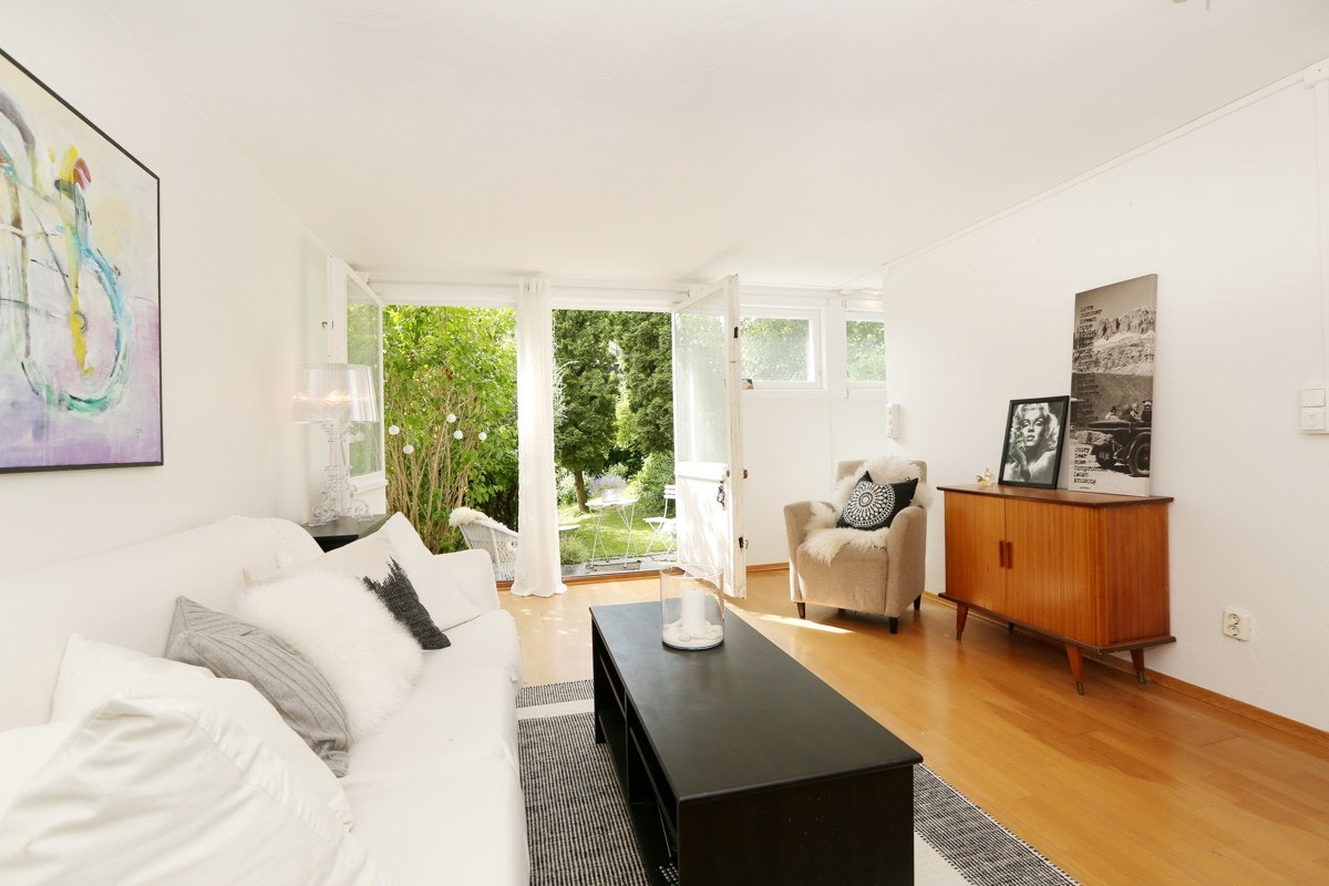 Praktikantdel på 37 kvm. med egen inngang. NB! Dørene er skiftet etter at bildet ble tatt. Galleribilde