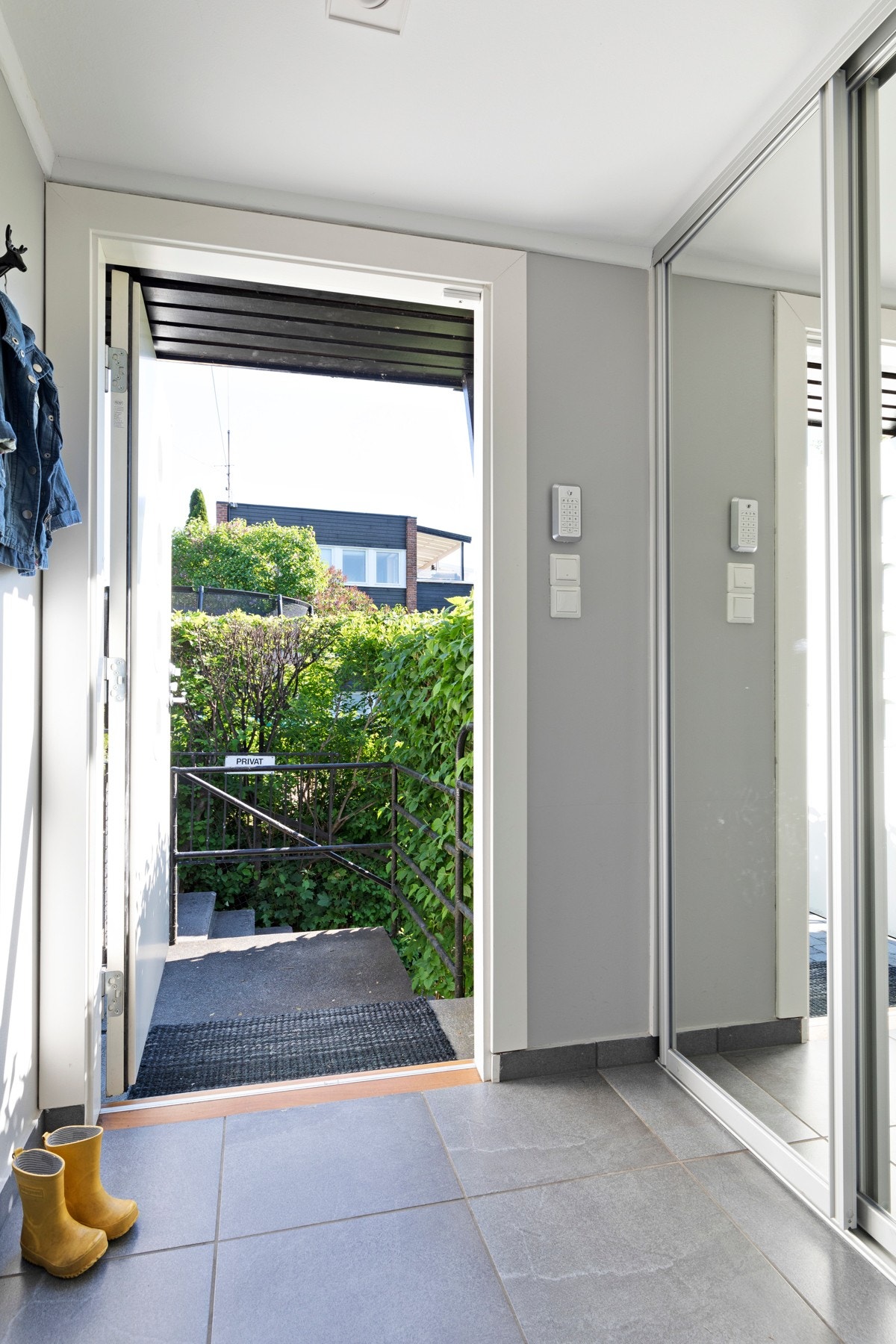 Entrédør med glassfelter fra 2012. Galleribilde