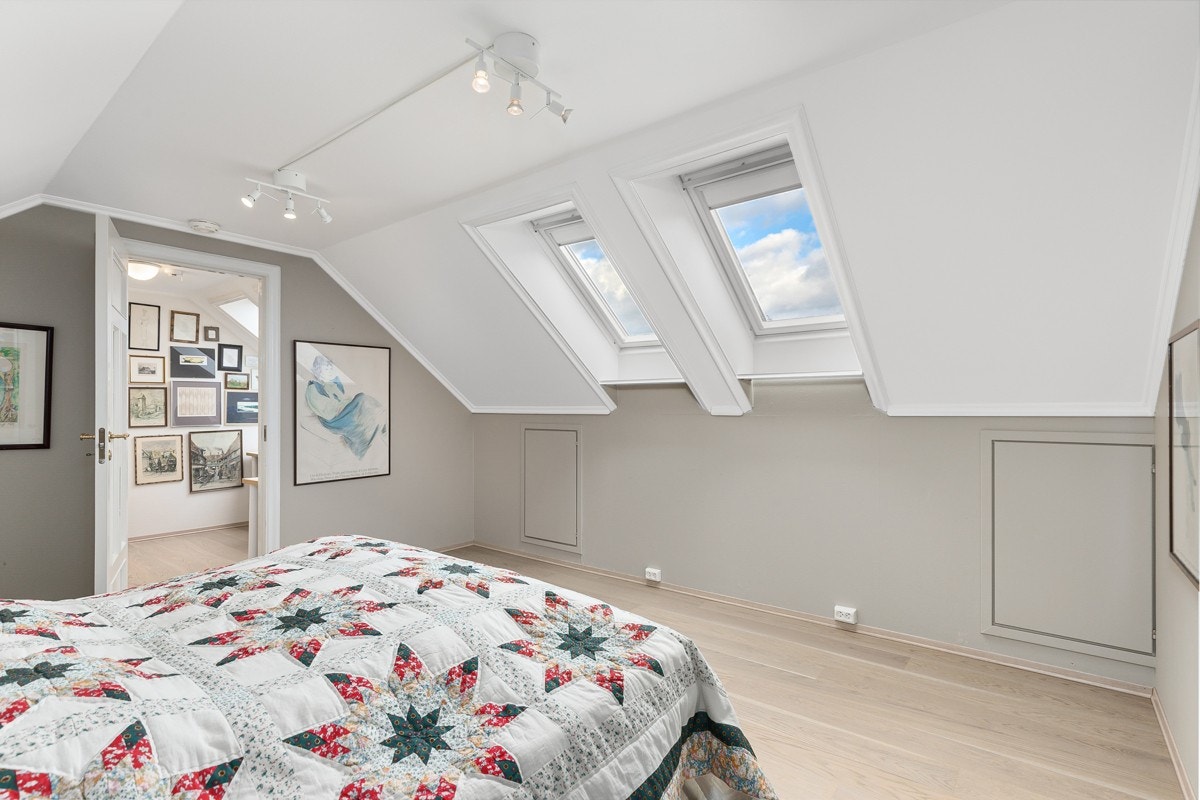 Det er god plass til dobbeltseng Galleribilde