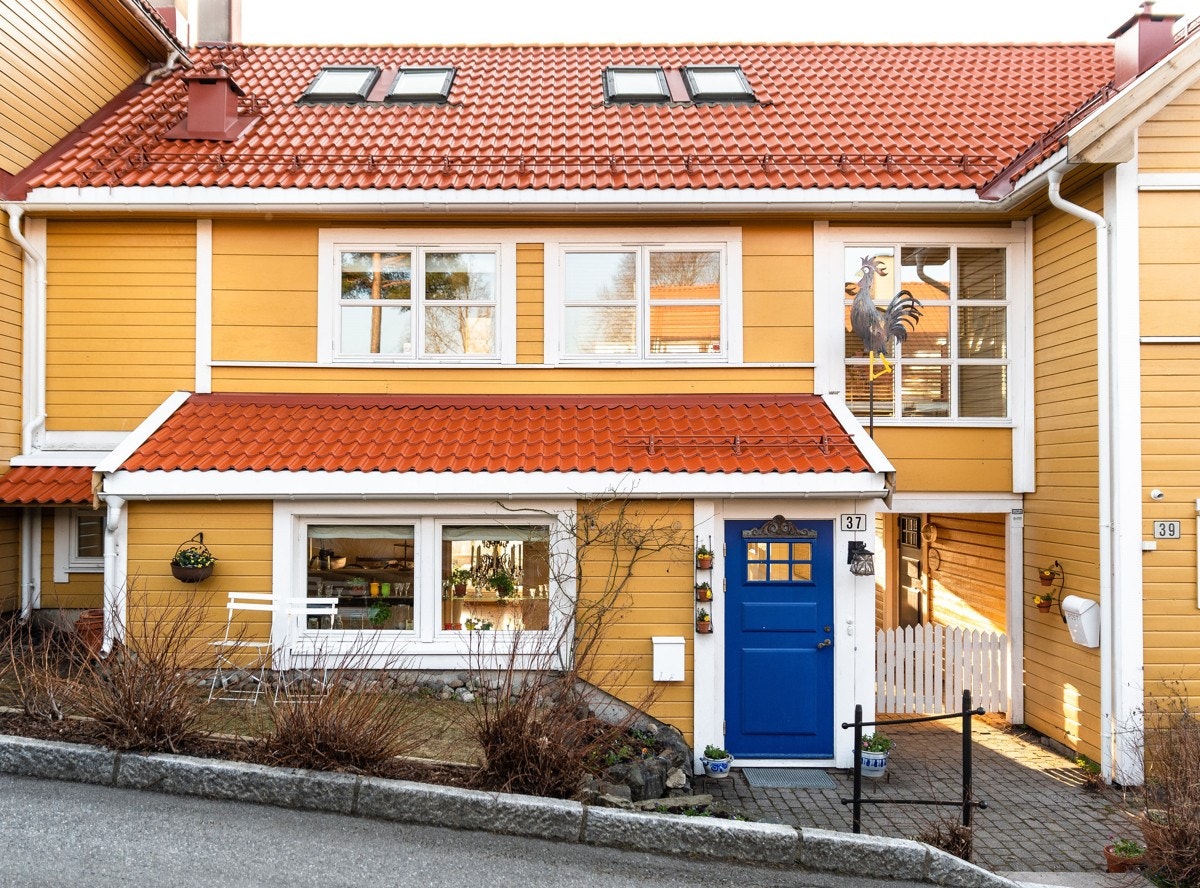 Velkommen til visning på idylliske Jegerkollen. Ta kontakt med megler for visning utenom oppsatte visningstider. Galleribilde