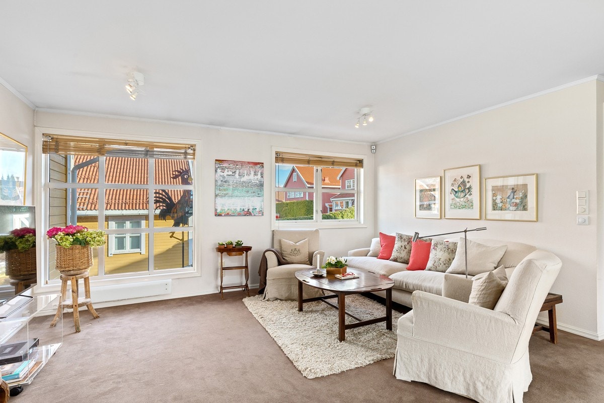 I det du kommer opp i 2 etasje finner du en stor stue/tv-stue som kan inndeles for å få et ekstra soverom. Galleribilde