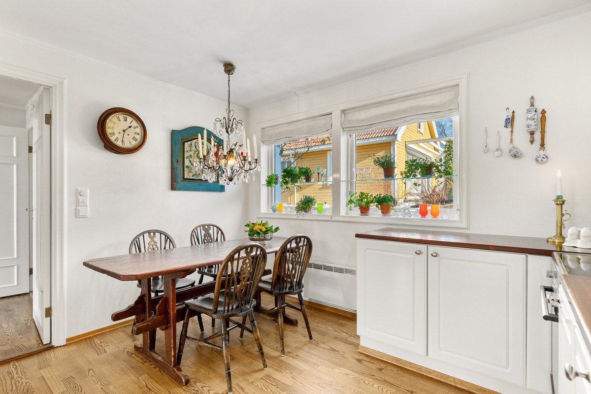 Kjøkkenet har god plass Galleribilde