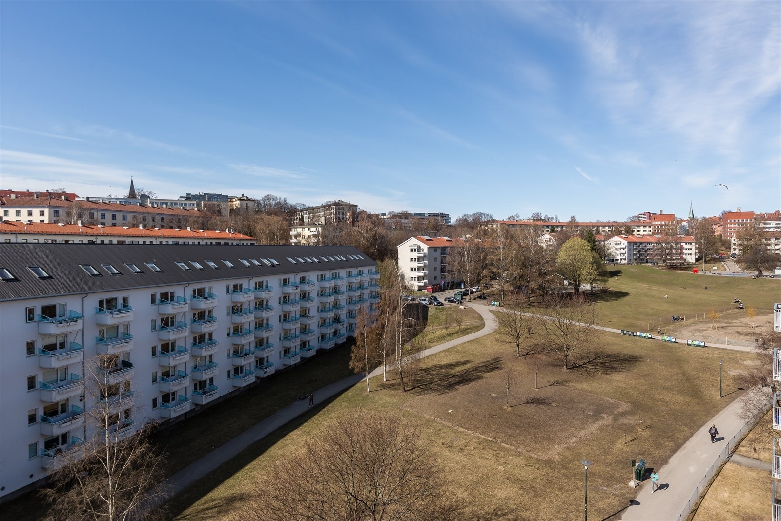 Nydelig utsyn fra terrassen mot den flotte Ilaparken Galleribilde