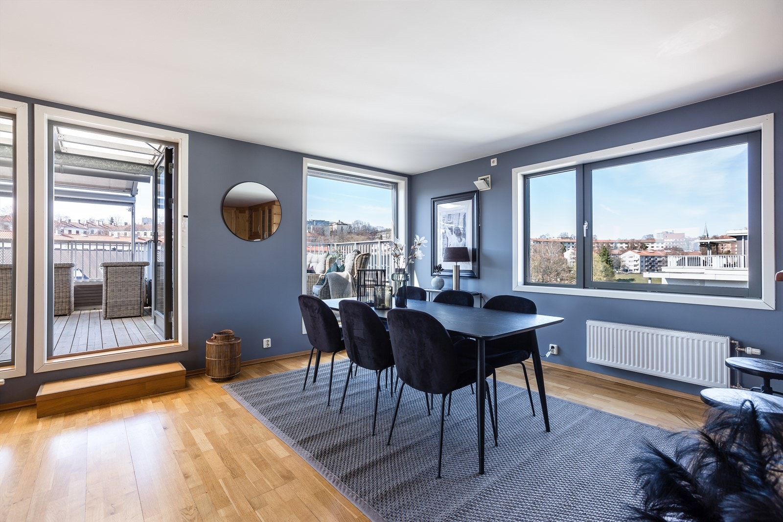 Spisestue med plass til stort langbord Galleribilde