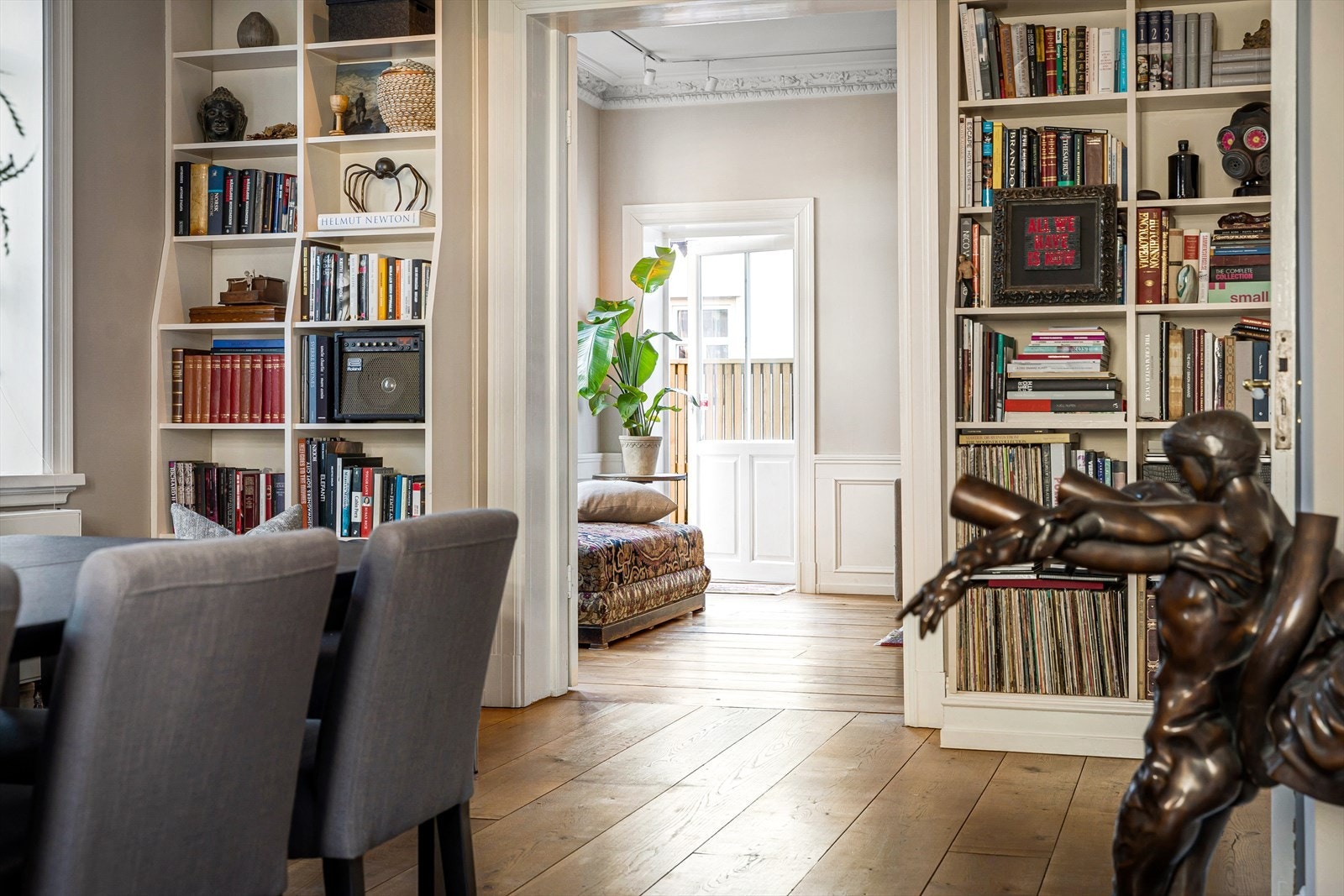 Plassbygget bokhylle. Galleribilde