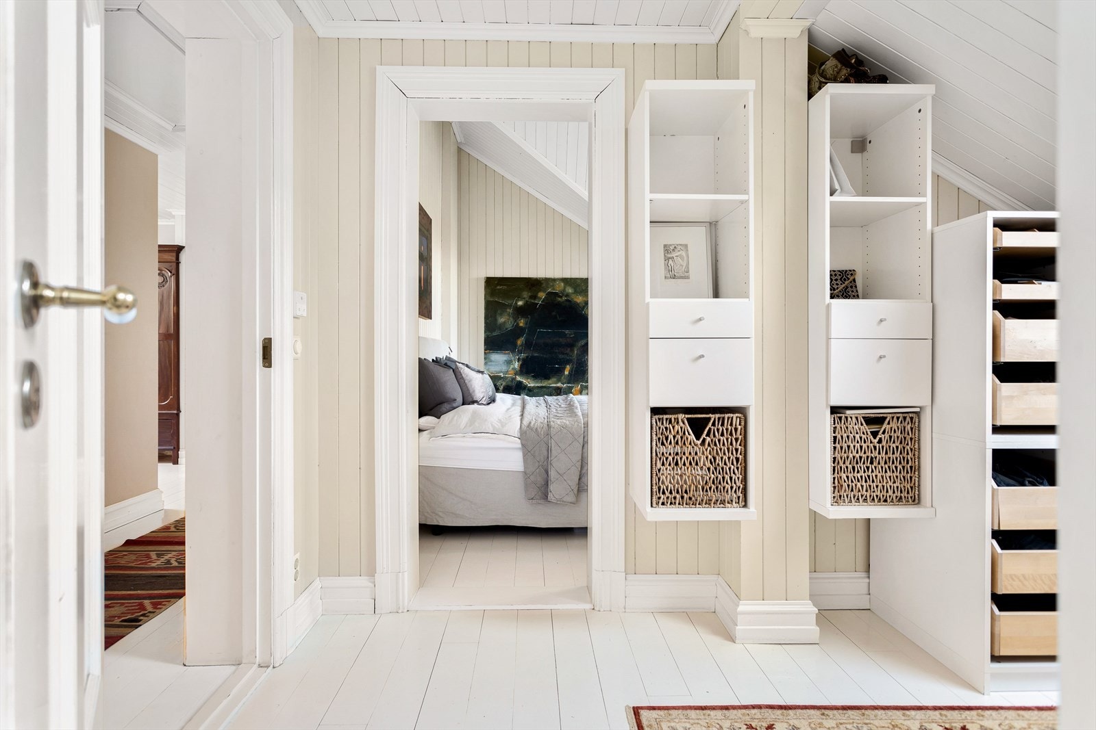 Omkledningsrom - her kan det bygges et stort og praktisk "walk-in-closet". Galleribilde