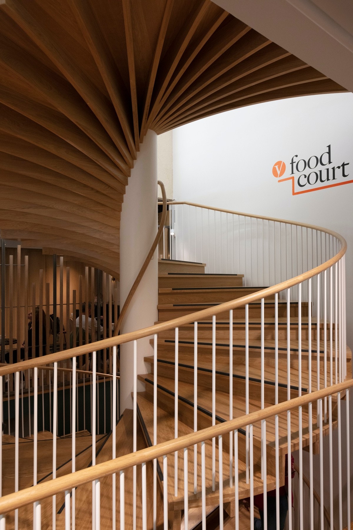 I underetasjen finner du Valkyriens populære food court. Galleribilde