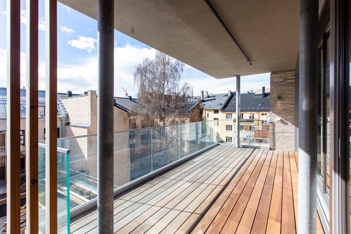 På varme sommerdagen vil du har stor glede av den sydvendte terrassen på hele 16,5 kvm. Her har du god plass til å innrede i flere soner. Galleribilde