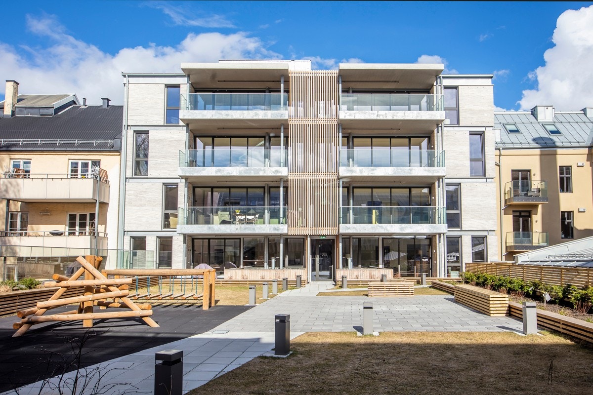 Ole Vigs gate 24 er en nyoppført gård tegnet av arkitekt Ajas Mellbye. Leiligheten er påkostet, med høy standard, og har en flott beliggenhet i byggets 5. etasje med heisadkomst. Galleribilde